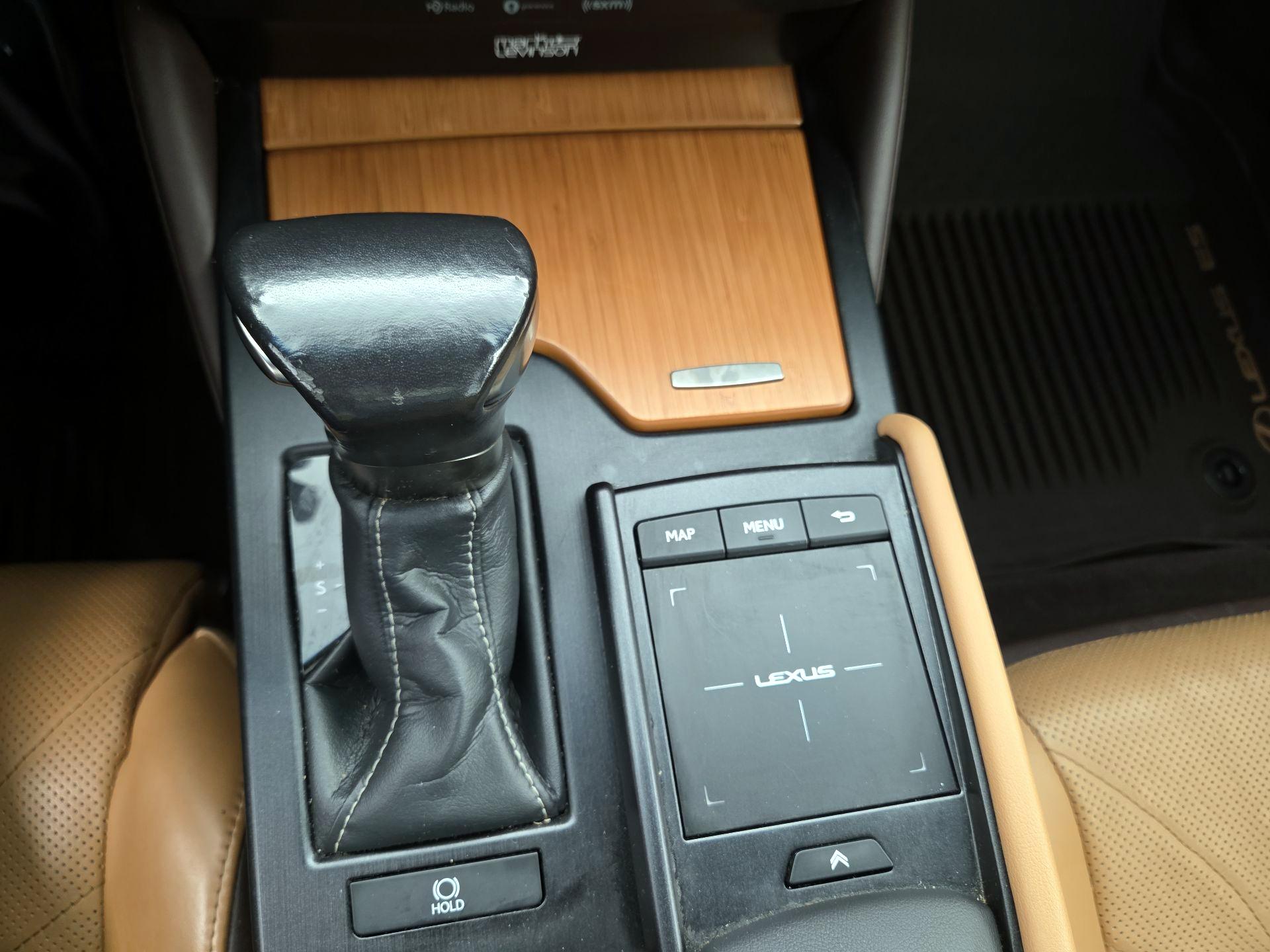 Thumbnail: 2019 Lexus ES - 18