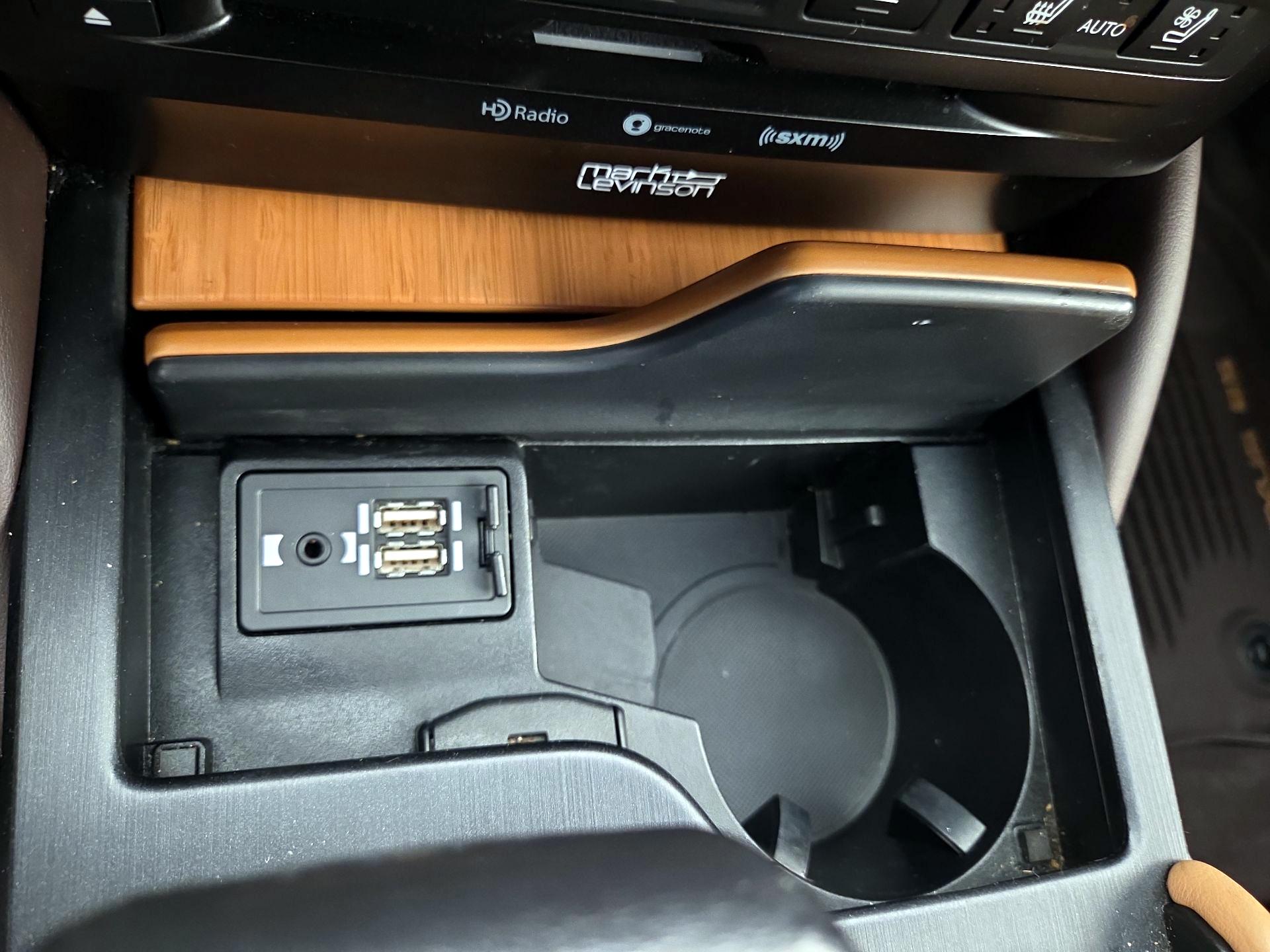 Thumbnail: 2019 Lexus ES - 19