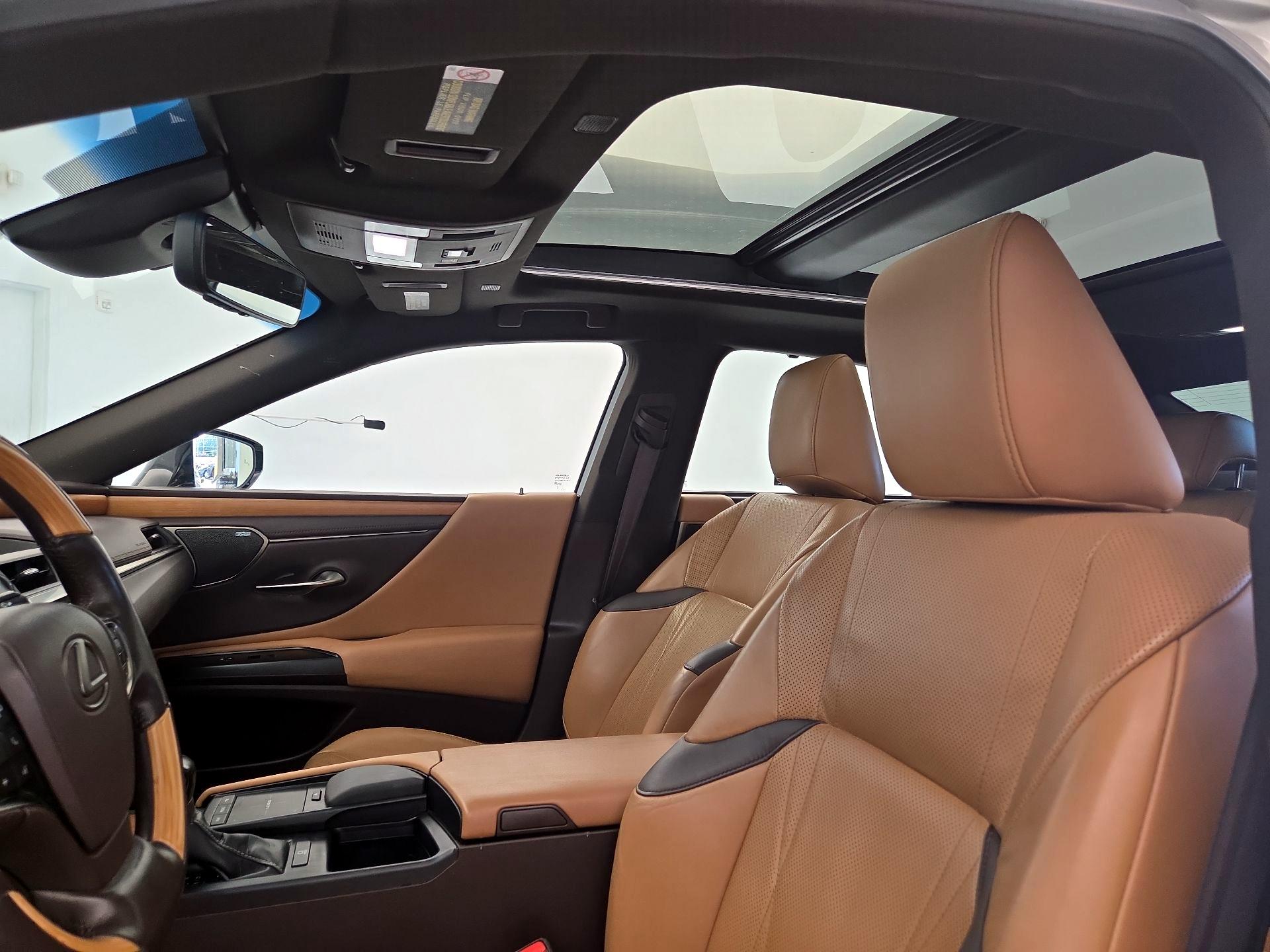 Thumbnail: 2019 Lexus ES - 20
