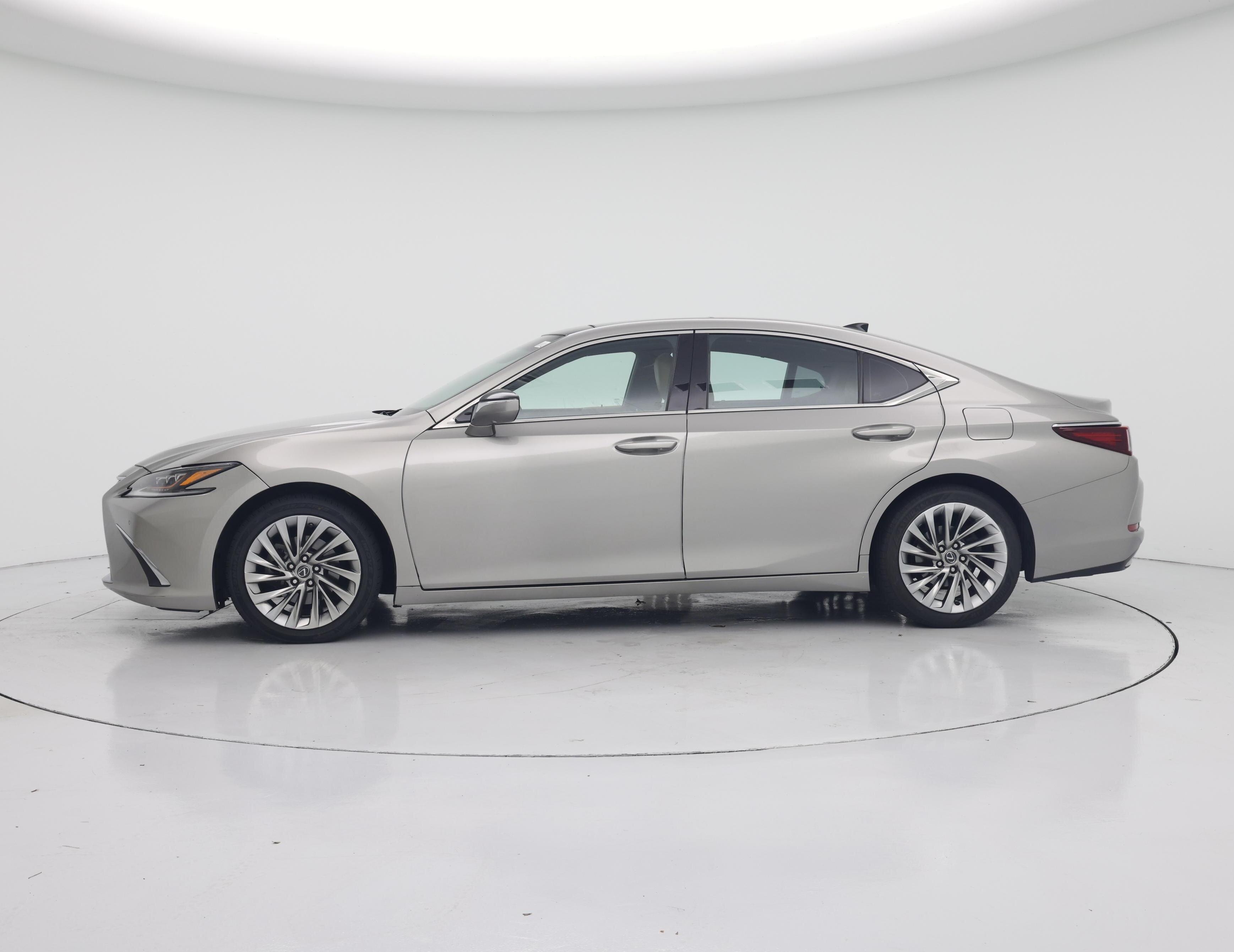 Thumbnail: 2019 Lexus ES - 3