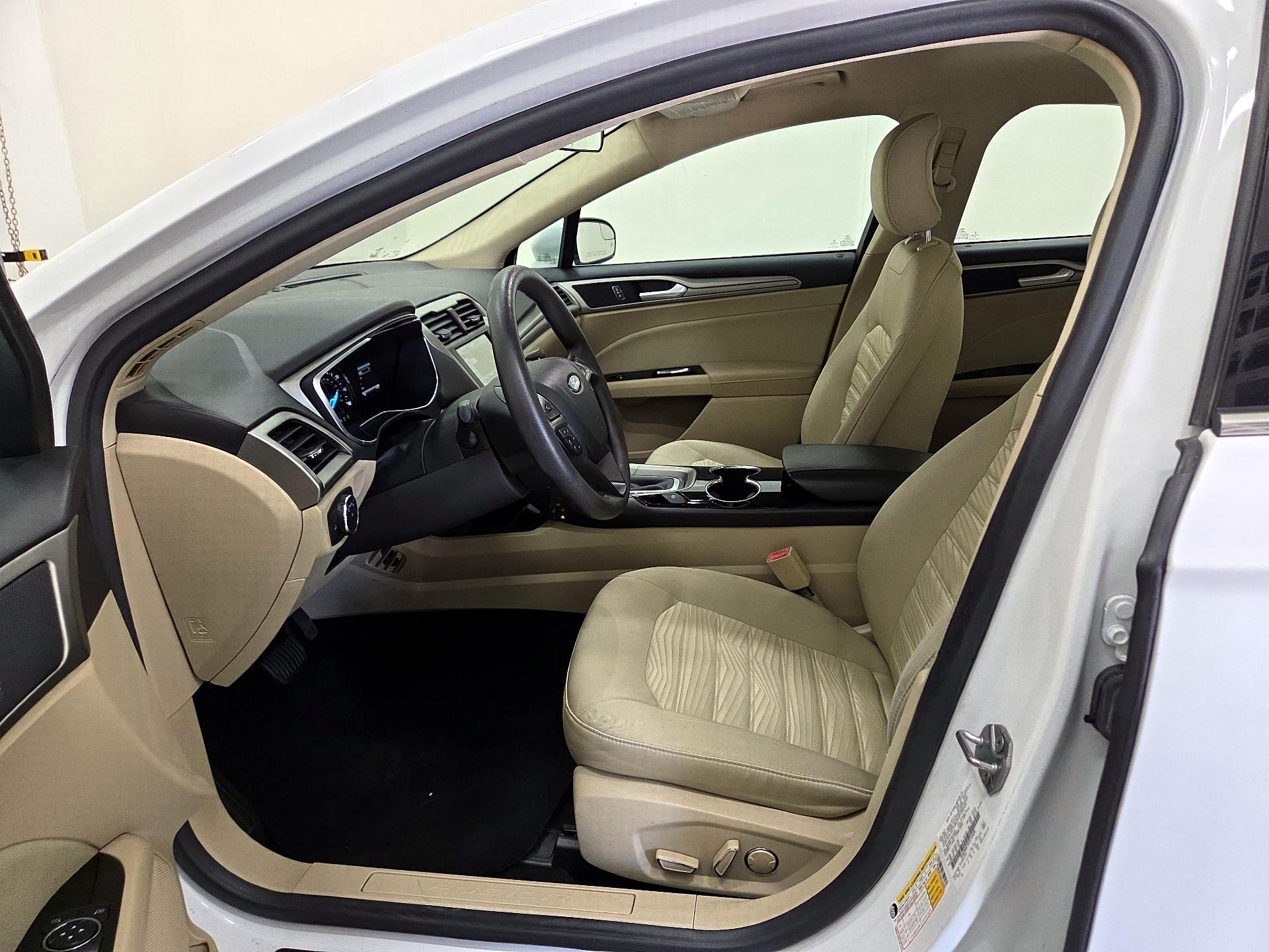 Thumbnail: 2016 Ford Fusion - 11