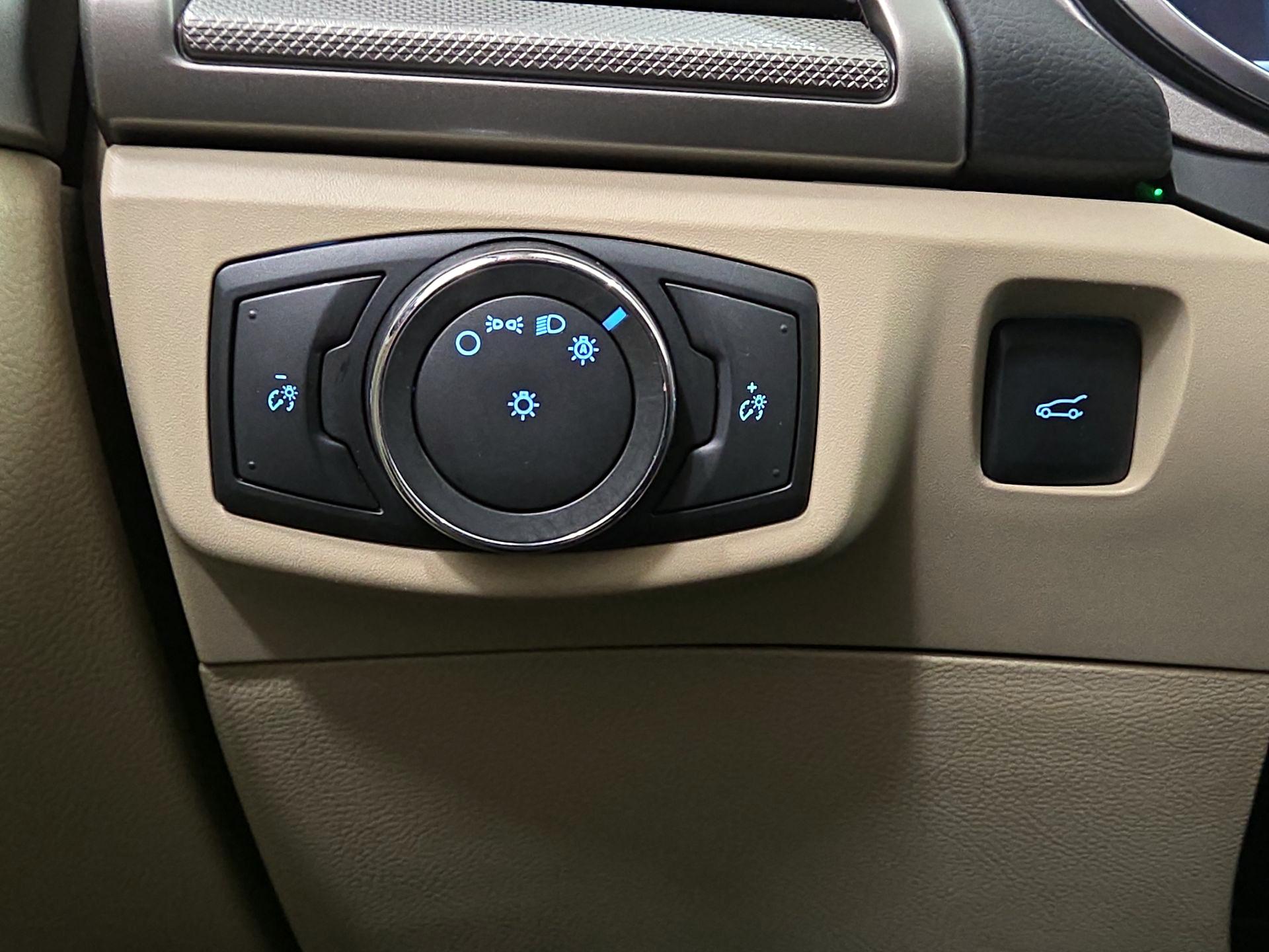 Thumbnail: 2016 Ford Fusion - 13