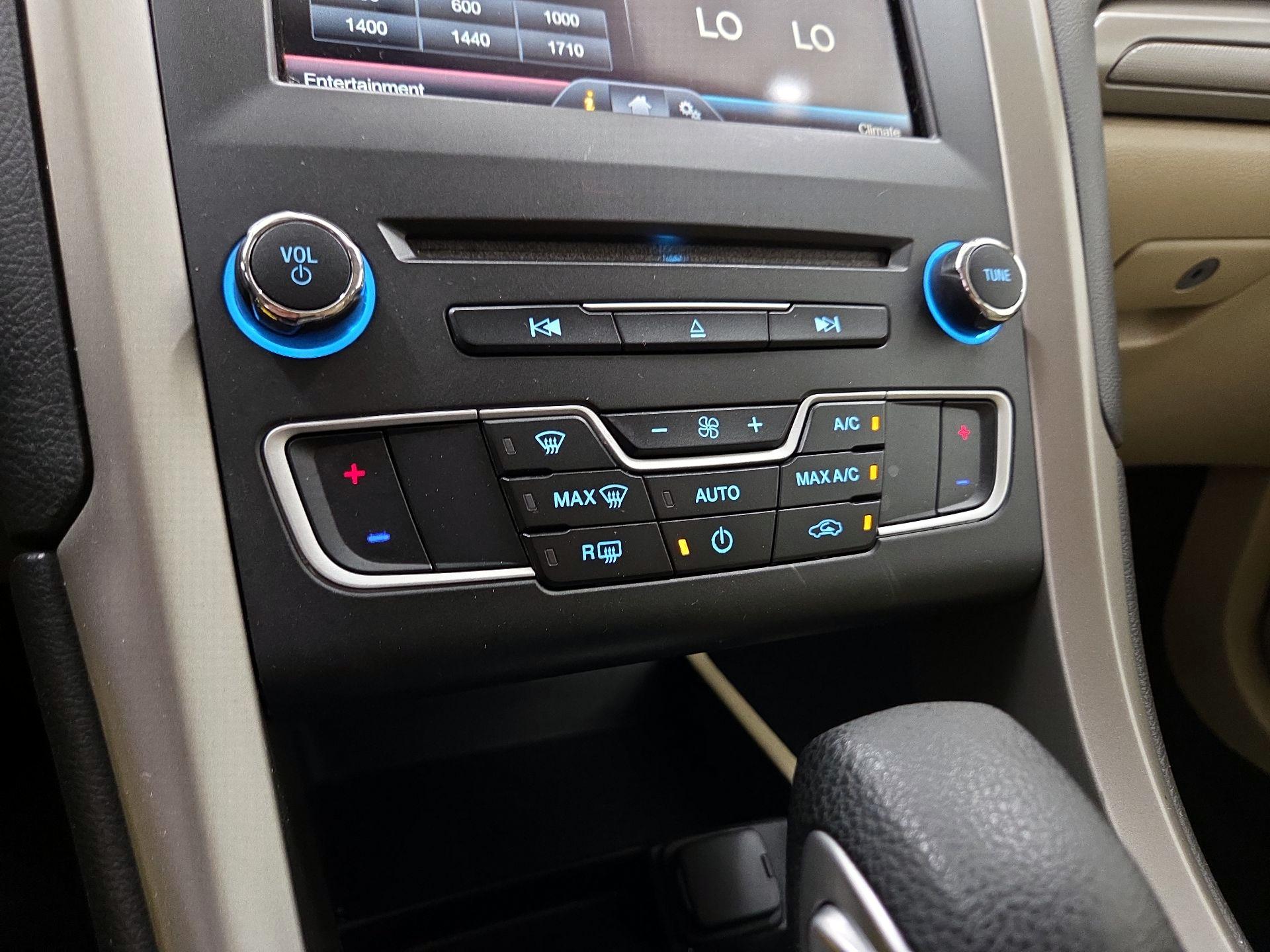 Thumbnail: 2016 Ford Fusion - 16