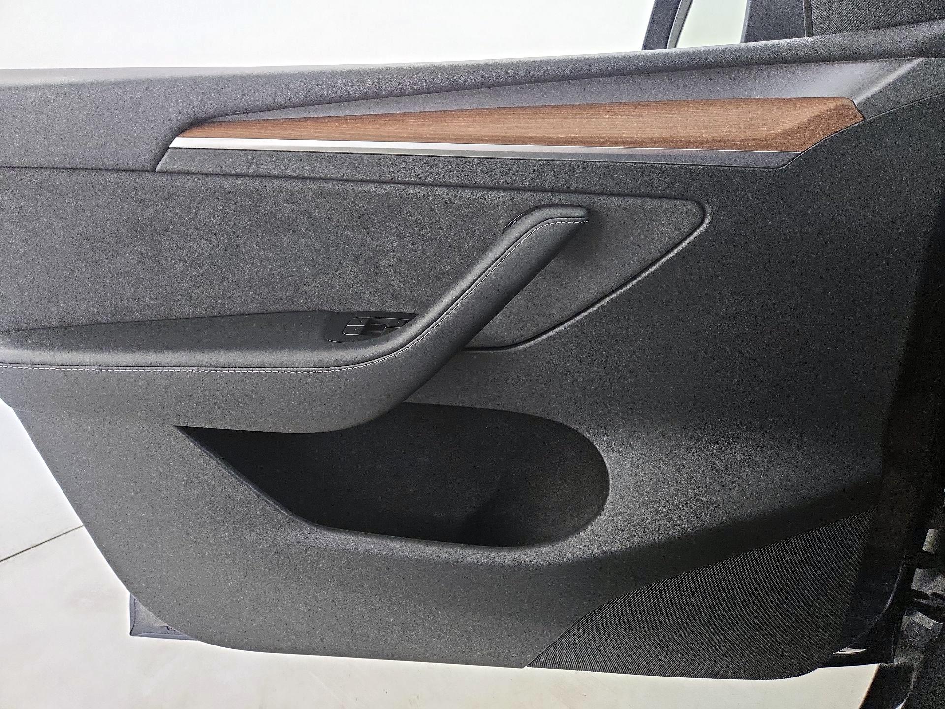 Thumbnail: 2023 Tesla Model Y - 12