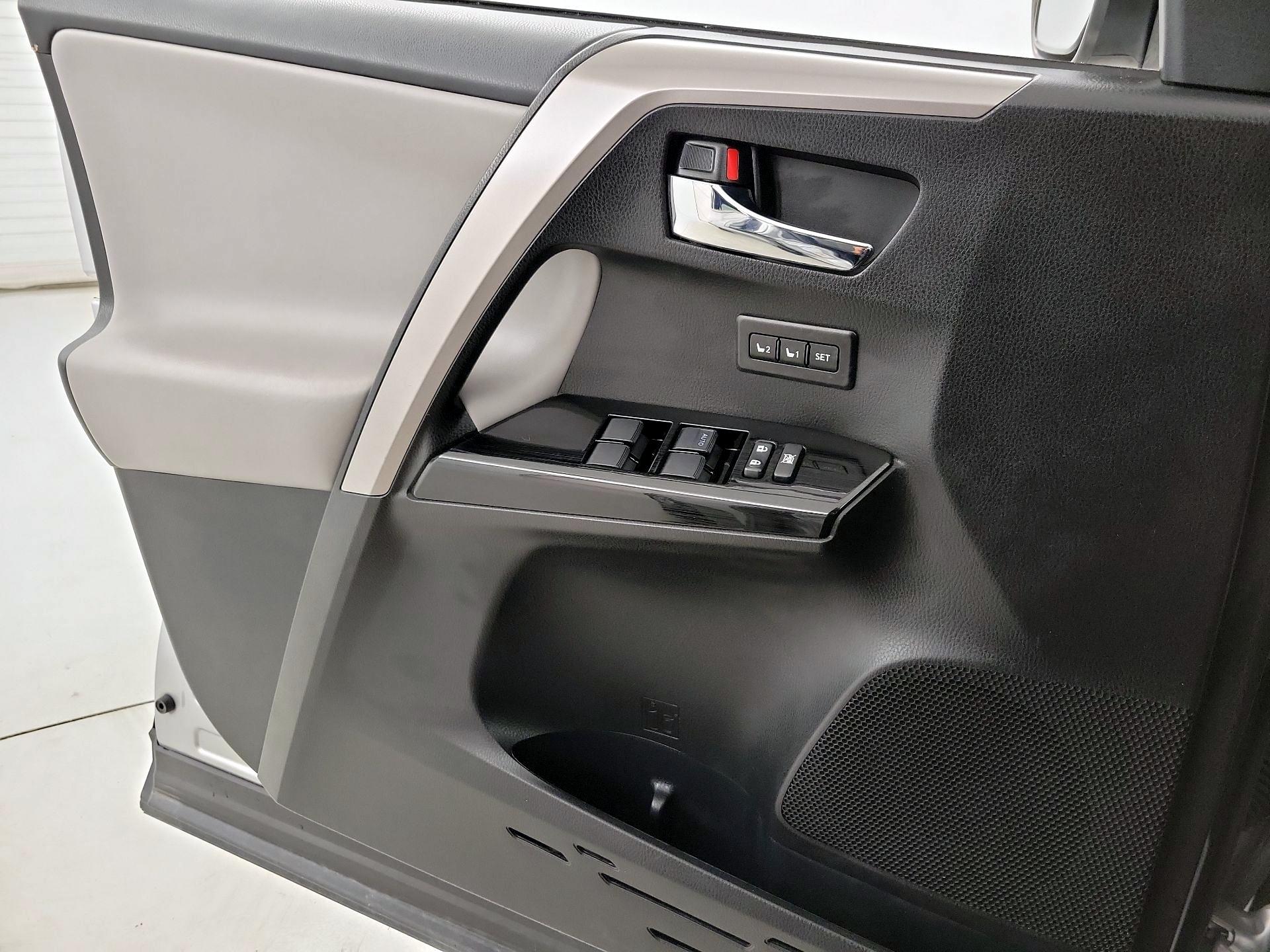 Thumbnail: 2018 Toyota RAV4 - 12