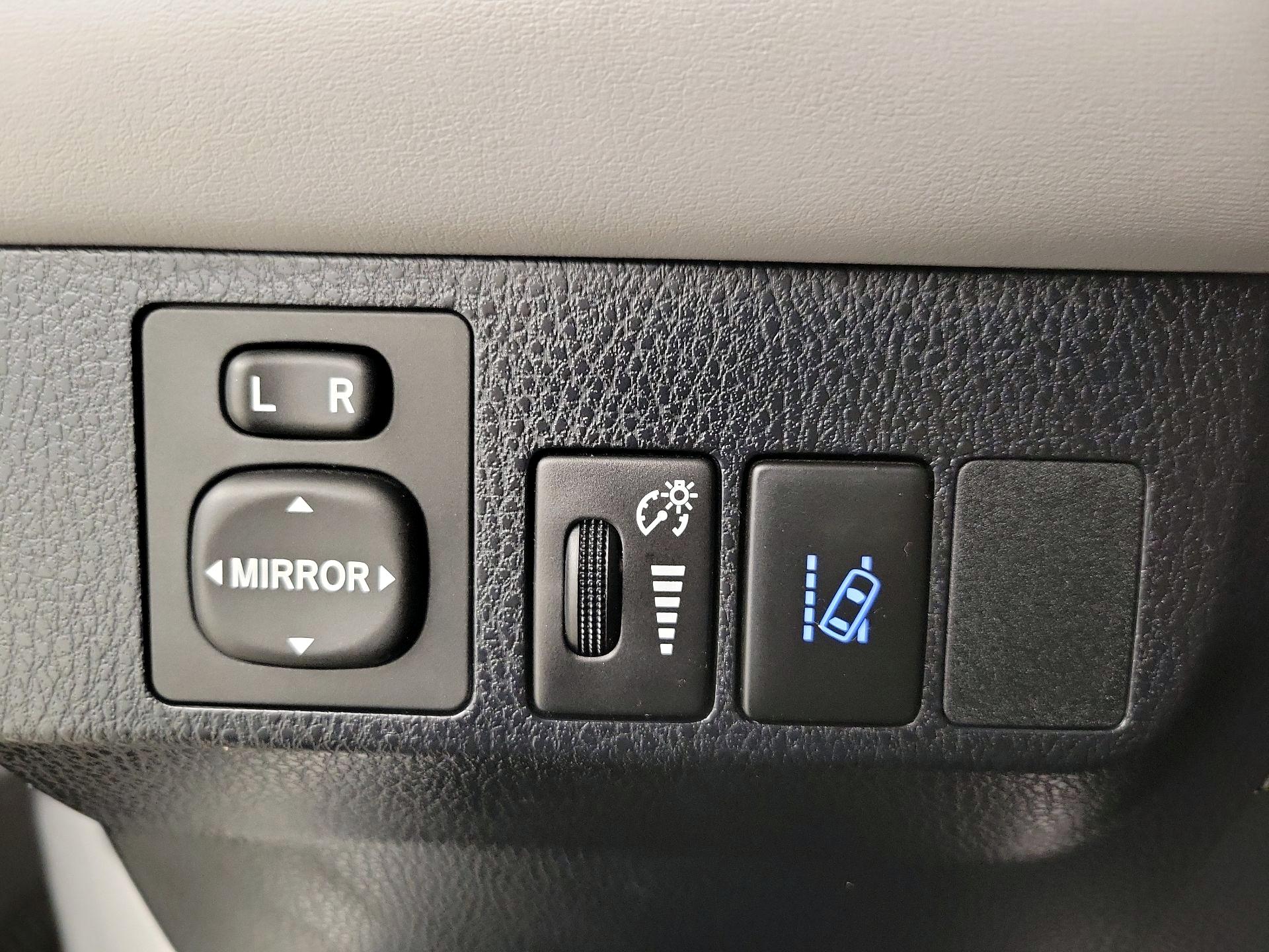 Thumbnail: 2018 Toyota RAV4 - 13