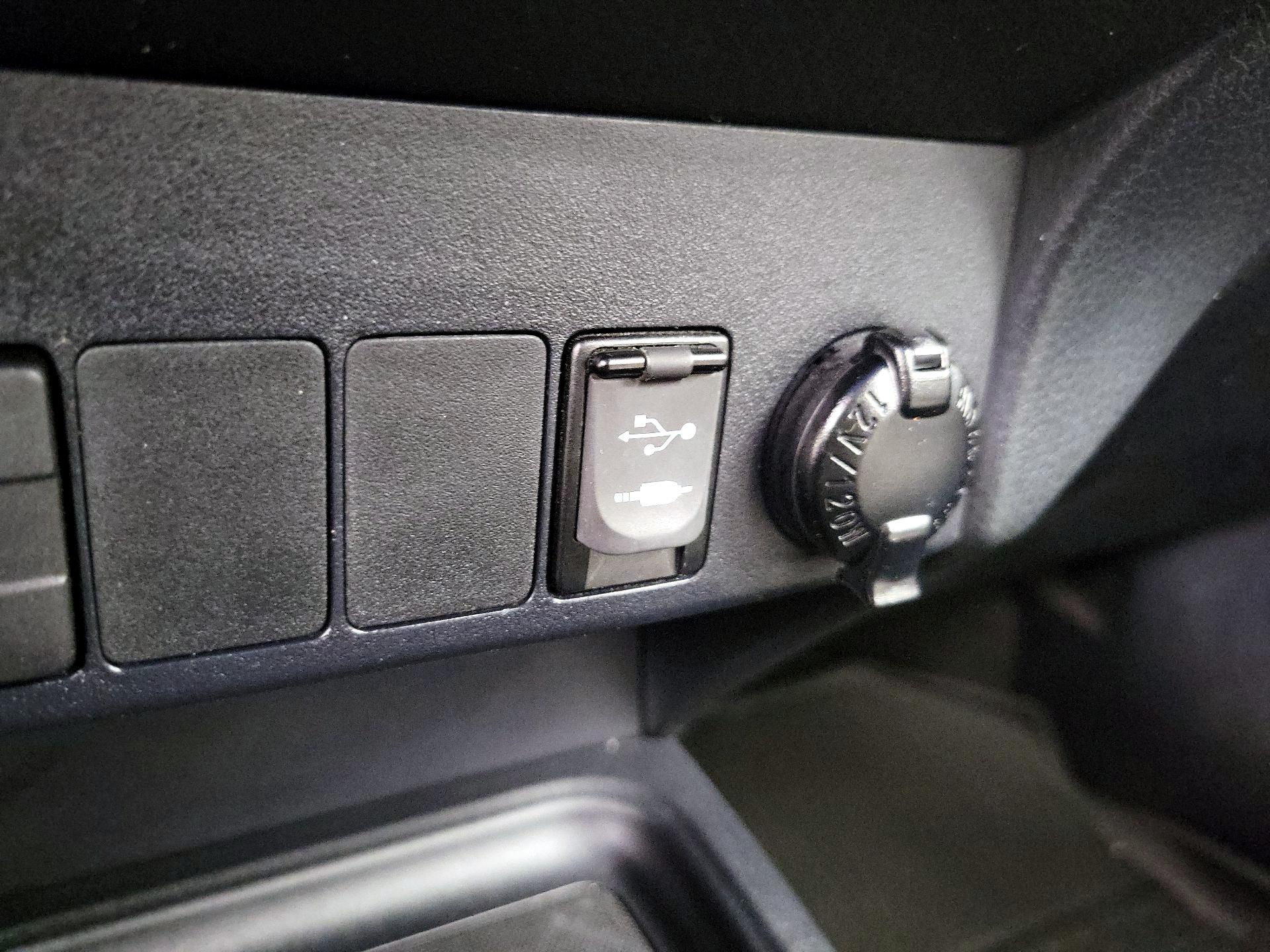 Thumbnail: 2018 Toyota RAV4 - 18