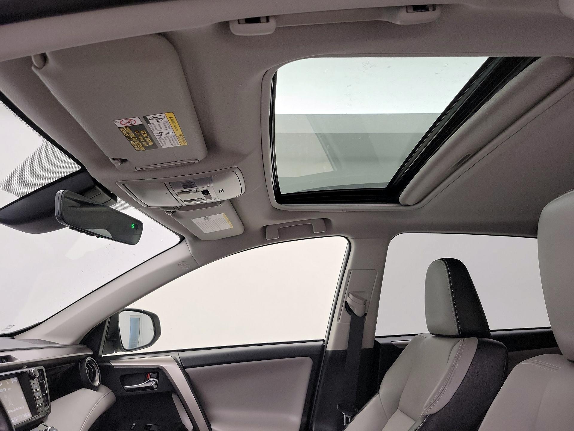 Thumbnail: 2018 Toyota RAV4 - 19