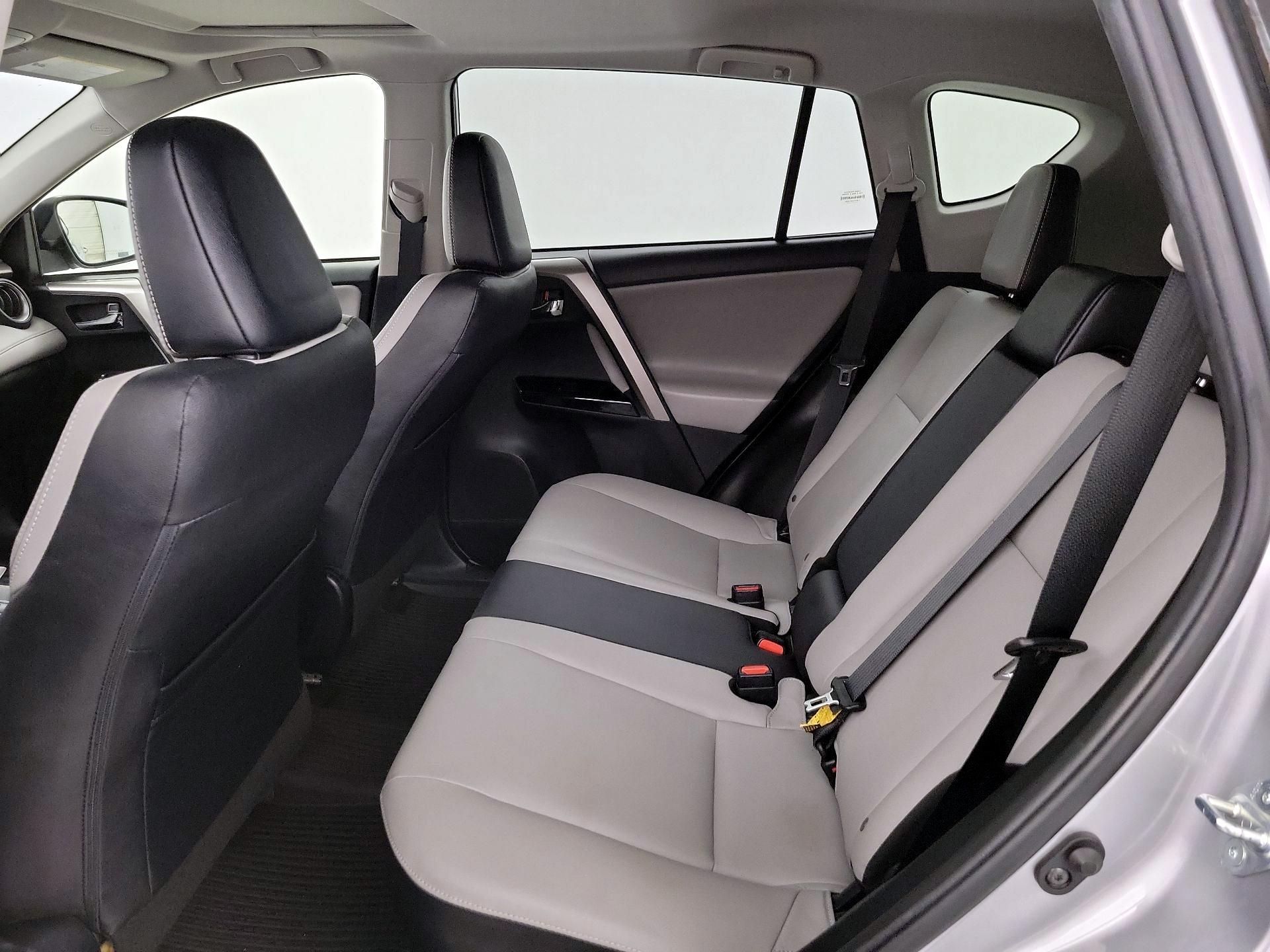 Thumbnail: 2018 Toyota RAV4 - 20