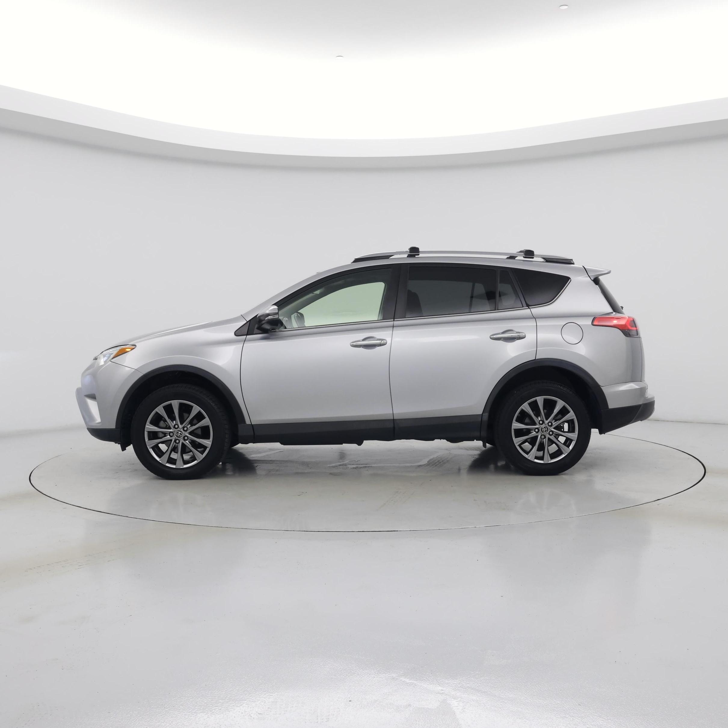 Thumbnail: 2018 Toyota RAV4 - 3