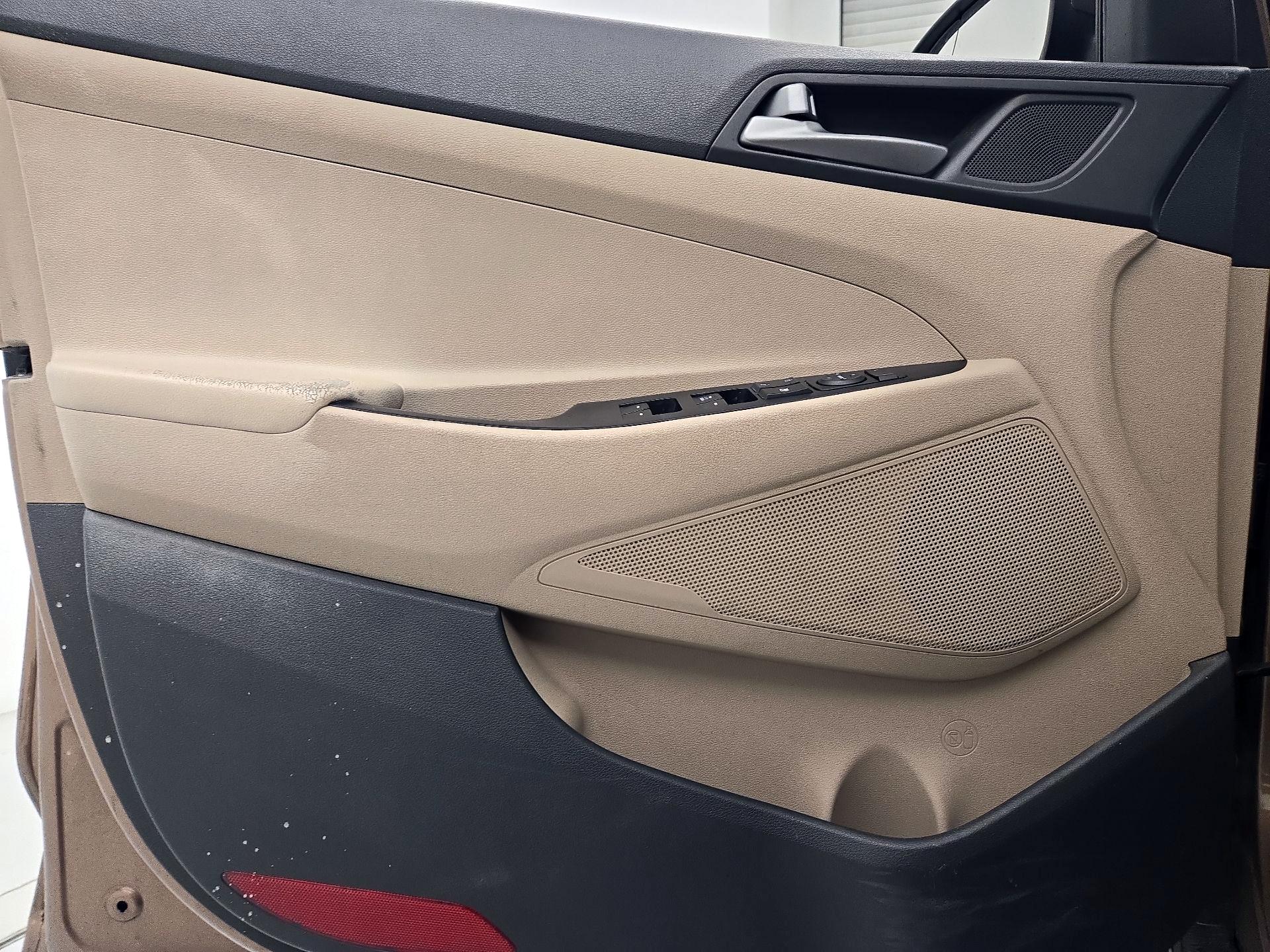 Thumbnail: 2016 Hyundai Tucson - 12
