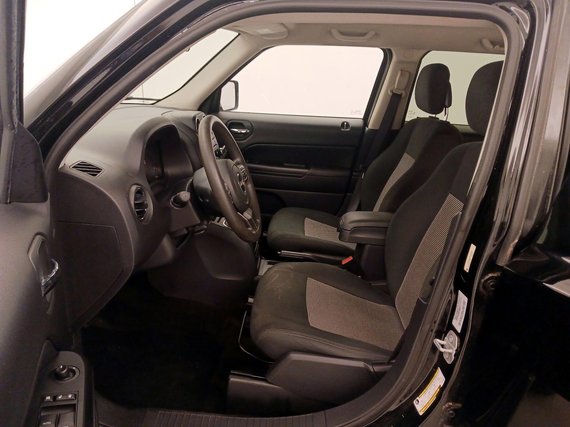 Thumbnail: 2015 Jeep Patriot - 11