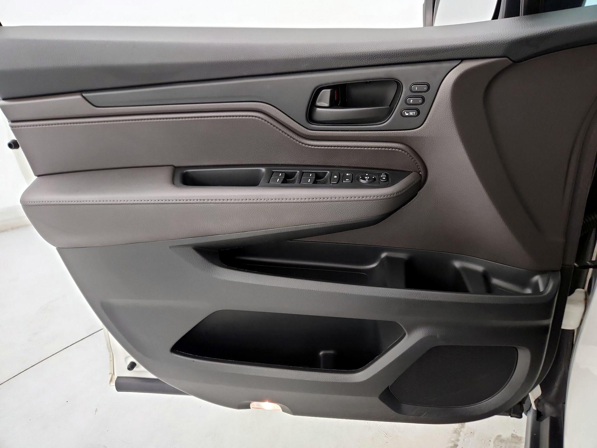 Thumbnail: 2019 Honda Odyssey - 12