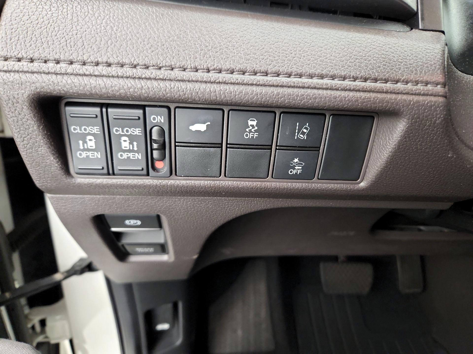 Thumbnail: 2019 Honda Odyssey - 13