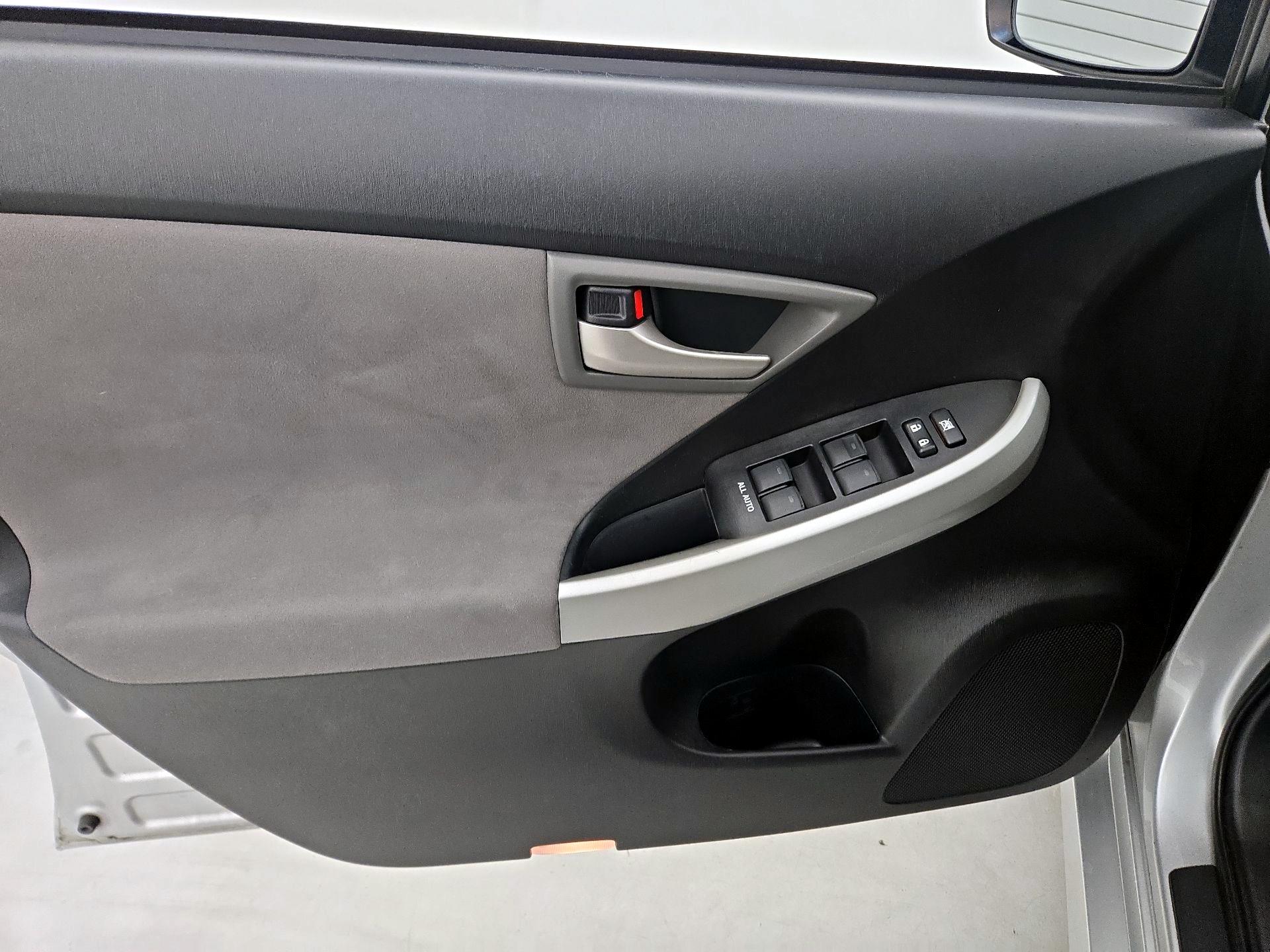 Thumbnail: 2015 Toyota Prius - 12
