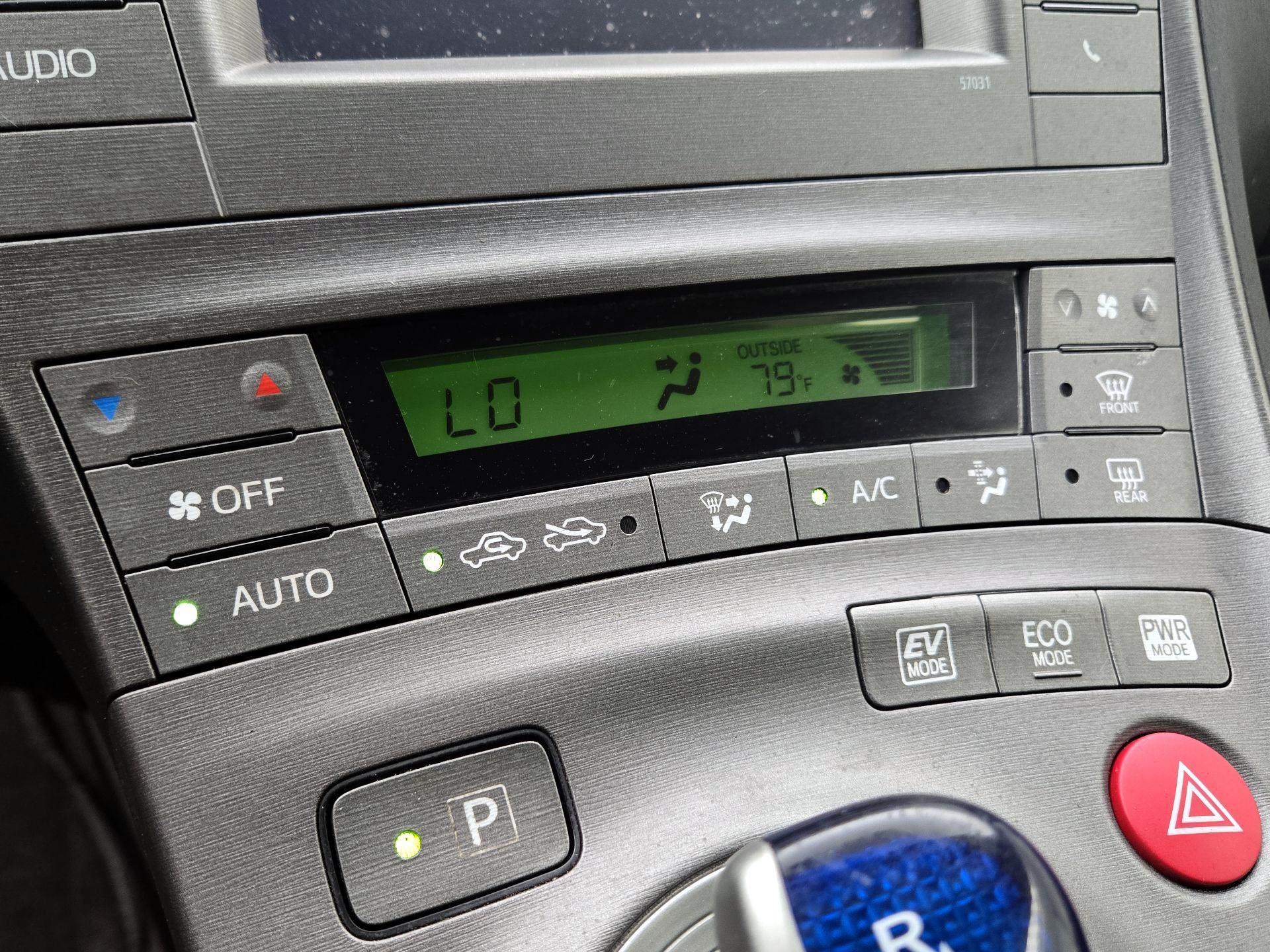 Thumbnail: 2015 Toyota Prius - 16
