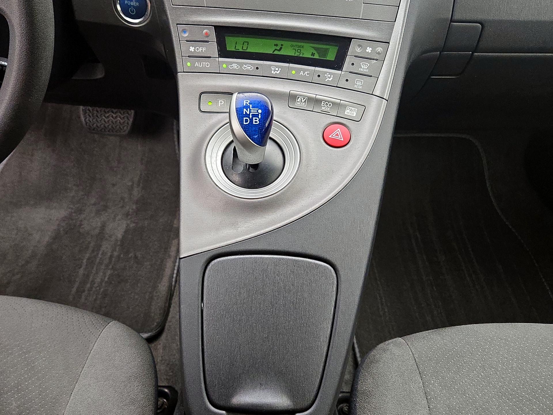 Thumbnail: 2015 Toyota Prius - 17