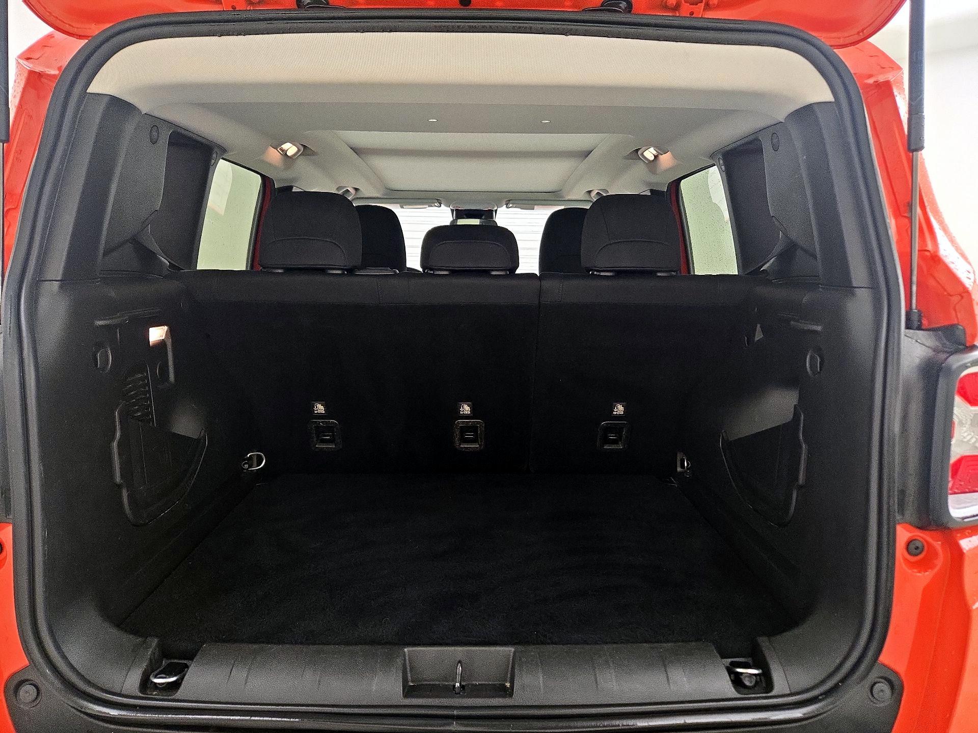 Thumbnail: 2021 Jeep Renegade - 17