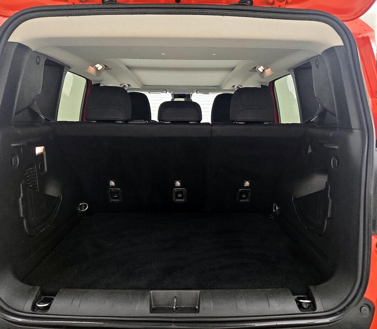 Trunk/Cargo (Seats Up)