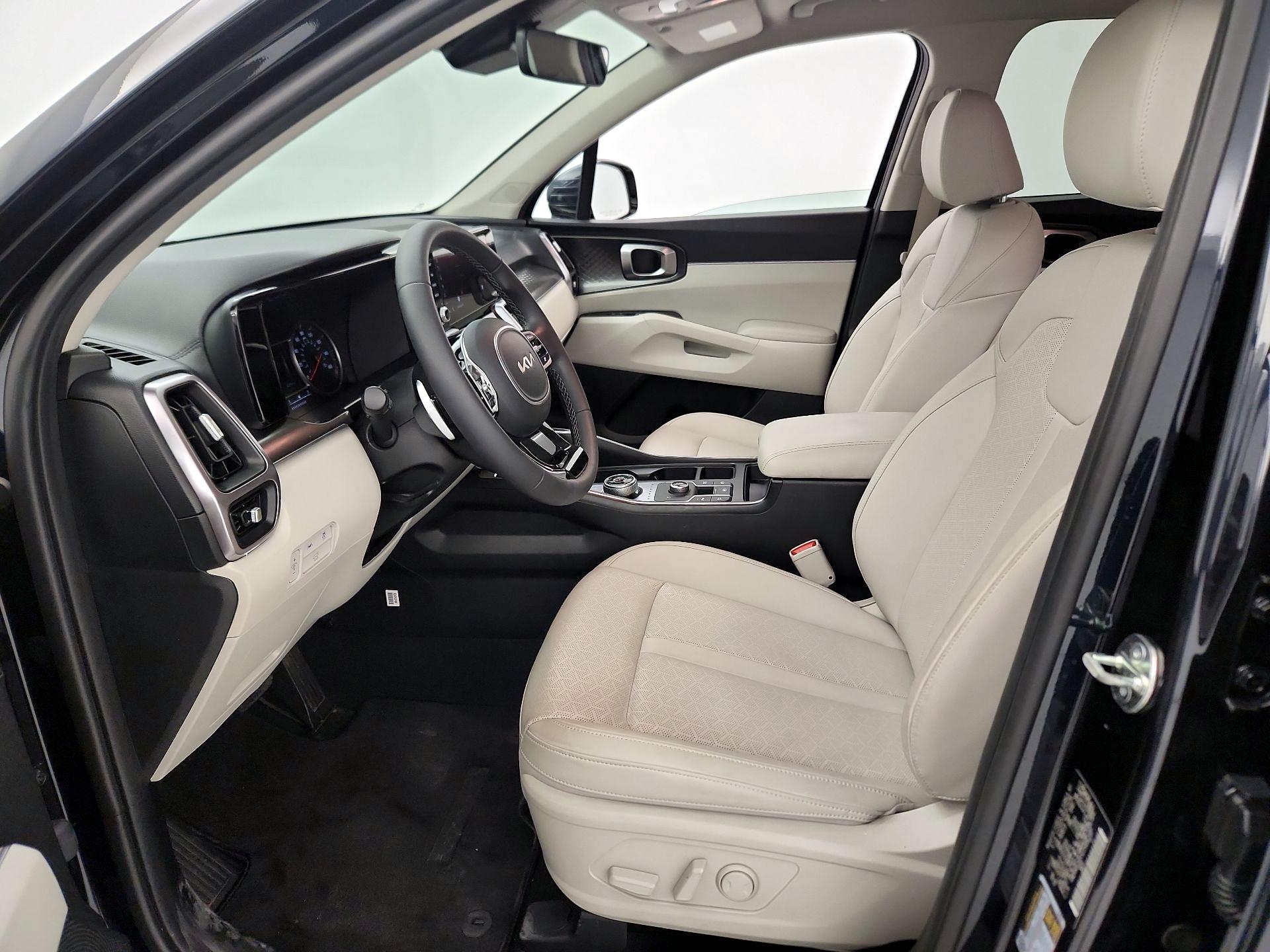 Thumbnail: 2023 Kia Sorento - 11