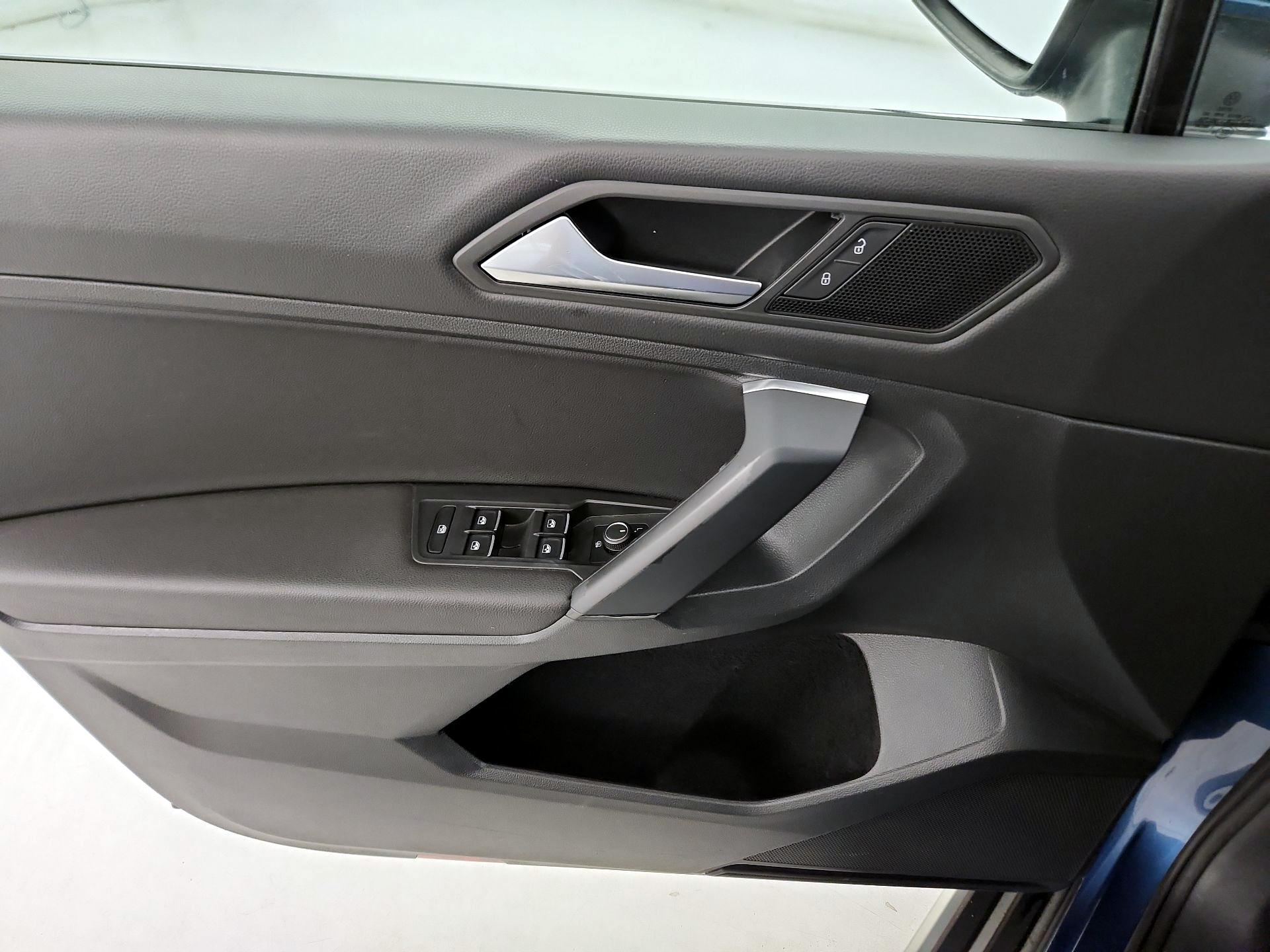 Thumbnail: 2019 Volkswagen Tiguan - 12