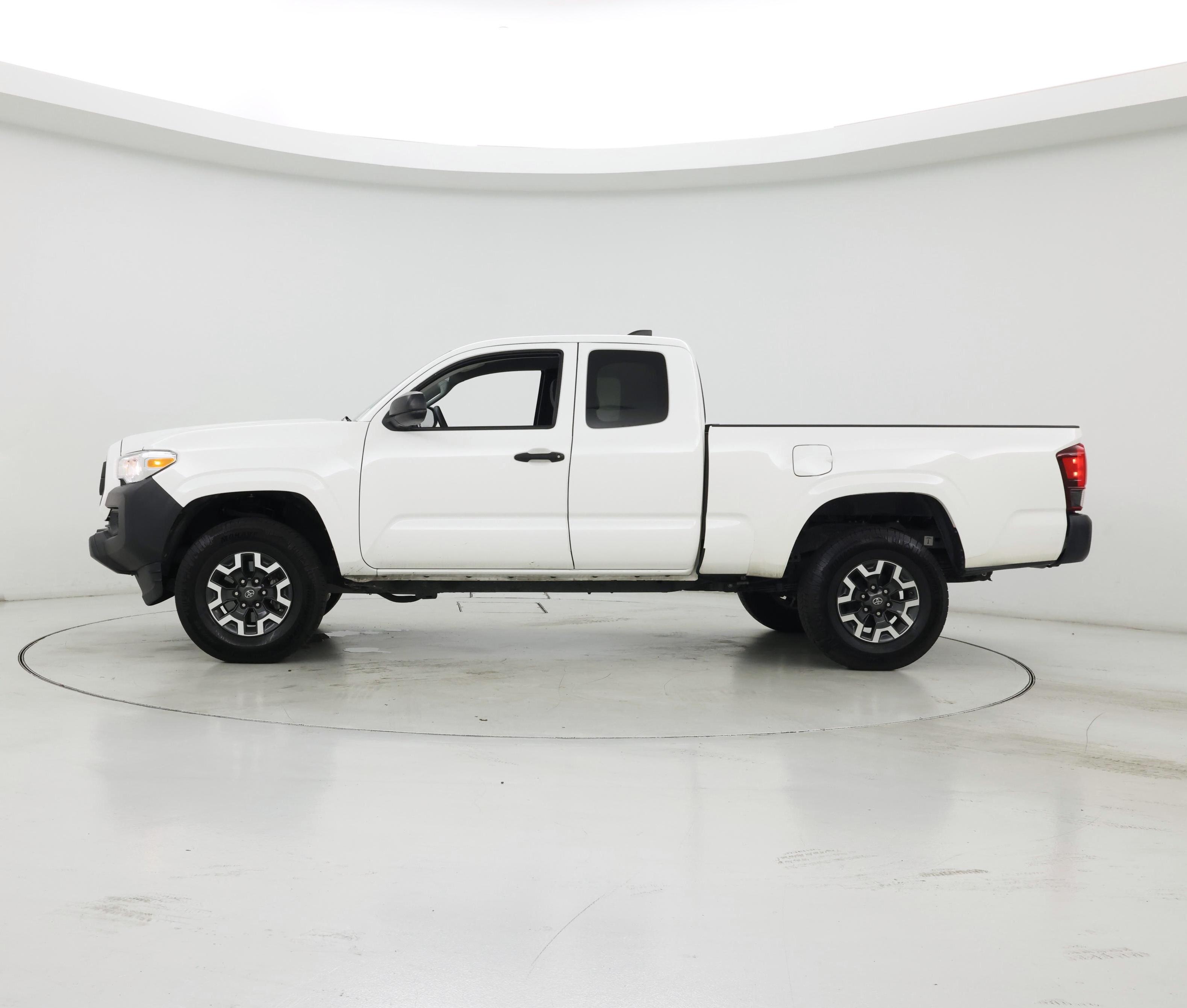 Thumbnail: 2021 Toyota Tacoma - 3