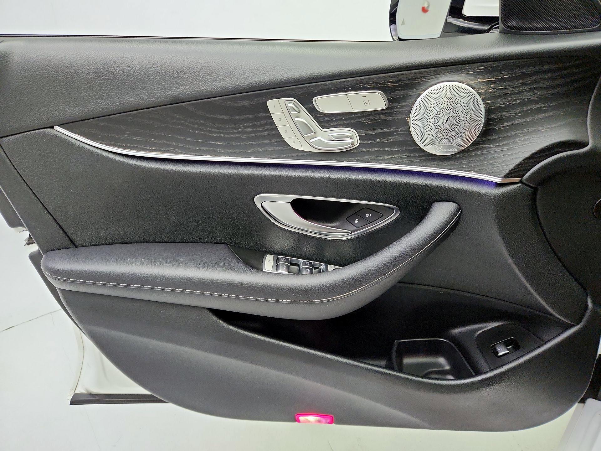 Thumbnail: 2019 Mercedes-Benz E-Class - 12