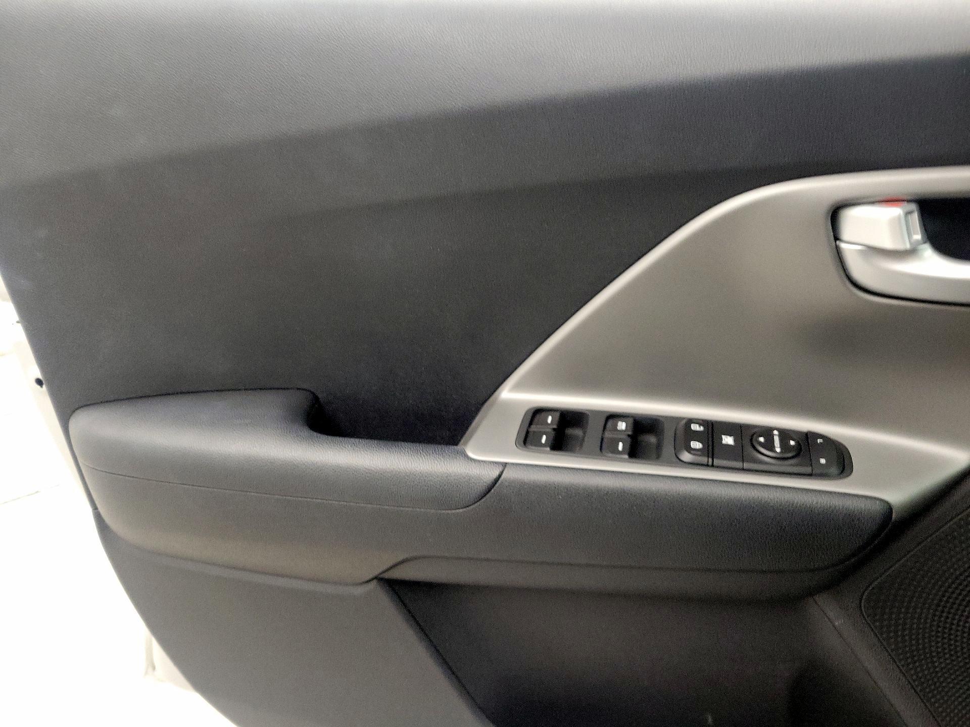 Thumbnail: 2019 Kia Niro - 12