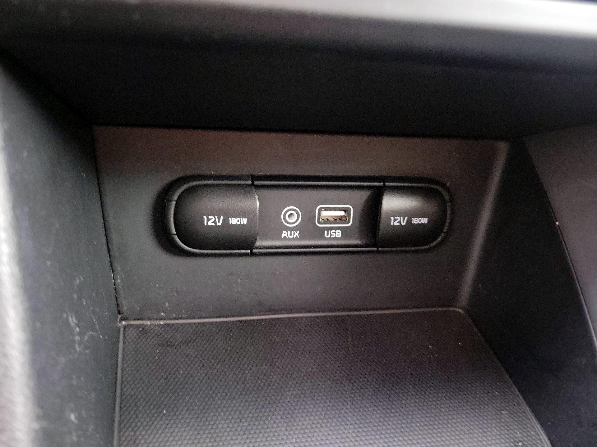 Thumbnail: 2019 Kia Niro - 18