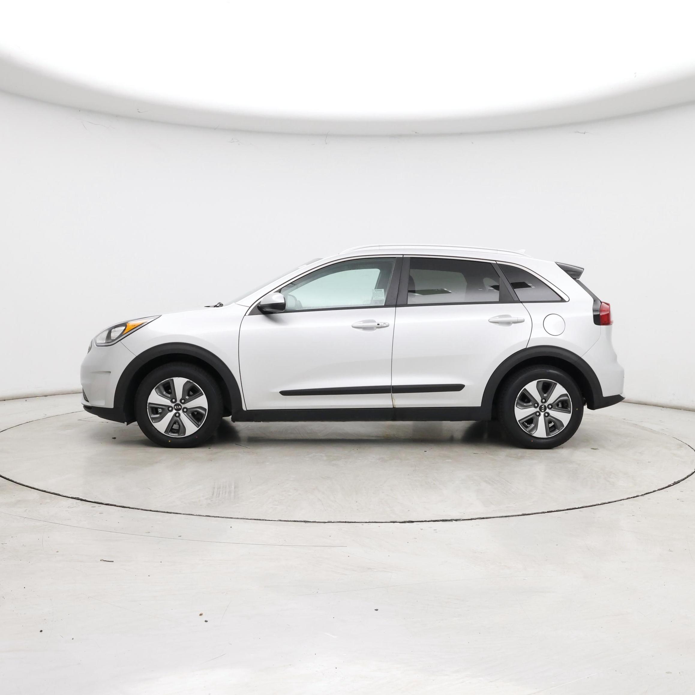 Thumbnail: 2019 Kia Niro - 3