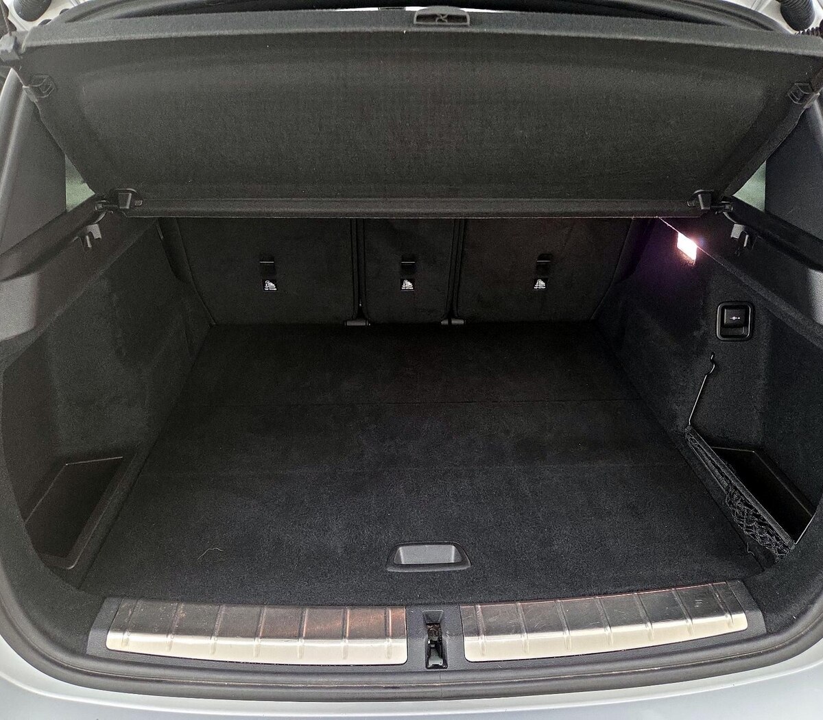 Trunk/Cargo (Seats Up)