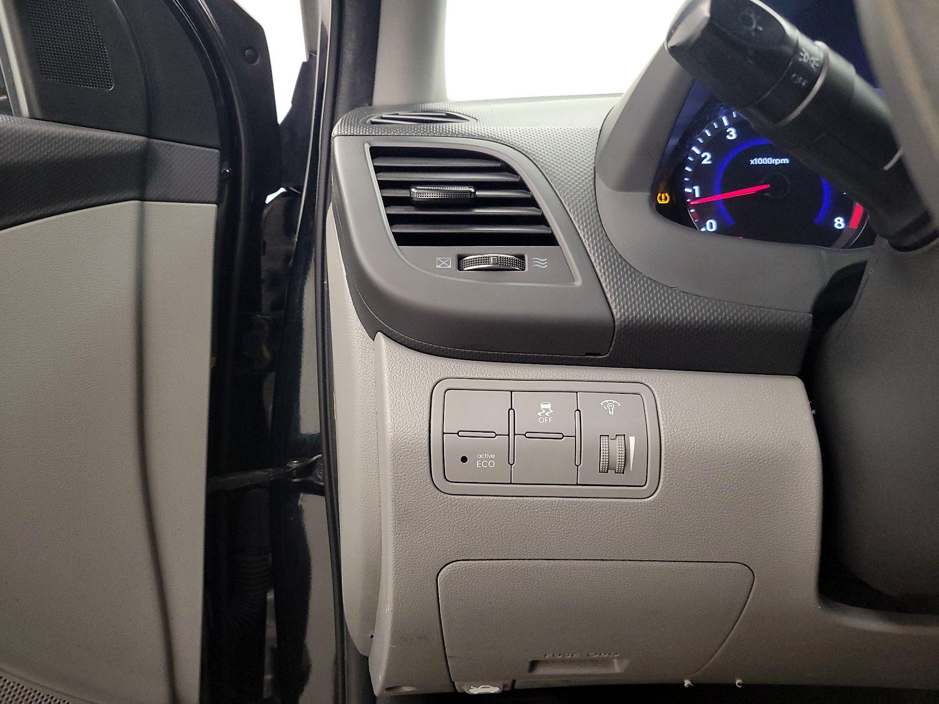 Thumbnail: 2014 Hyundai Accent - 13