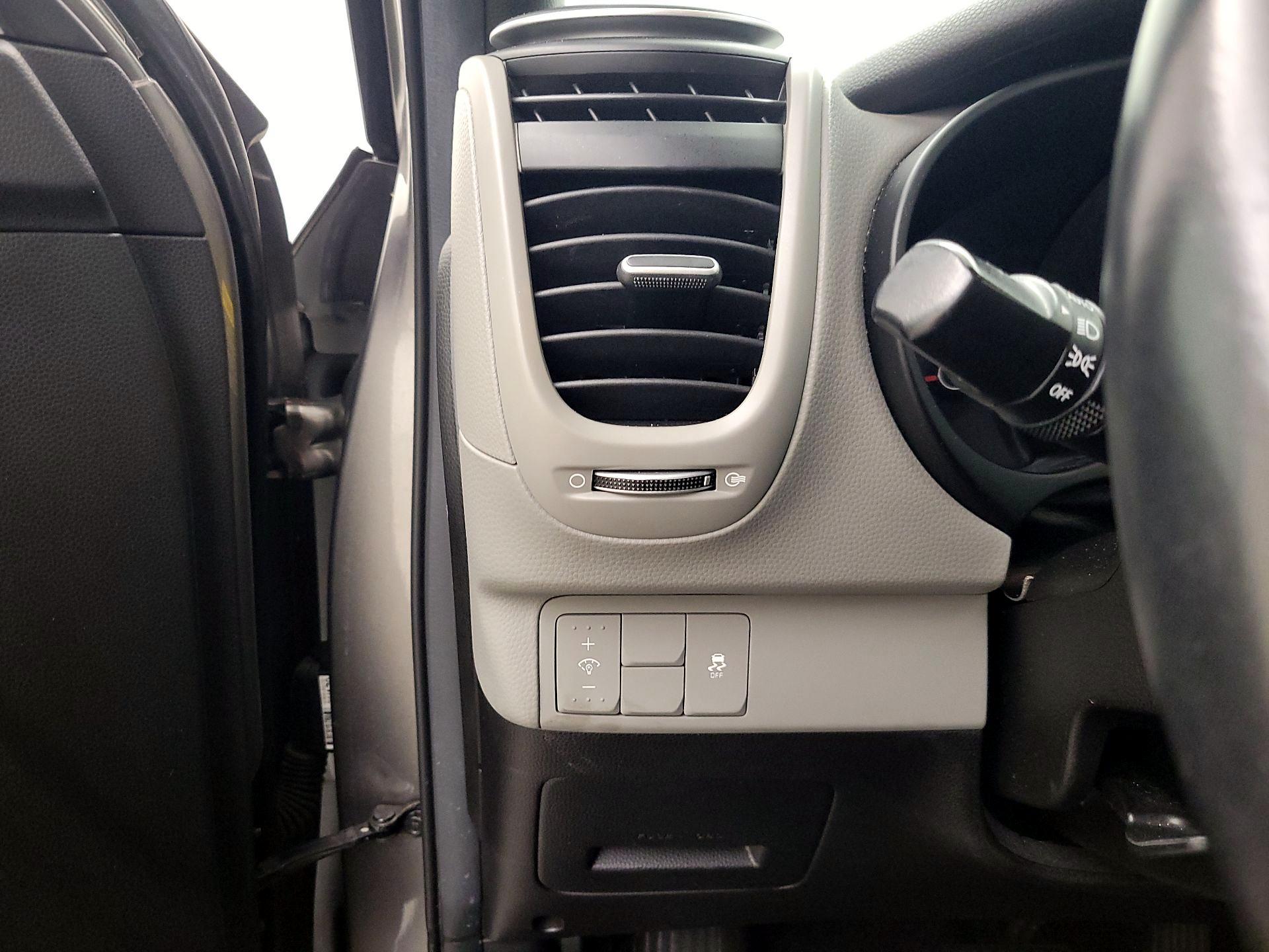 Thumbnail: 2017 Kia Soul - 13