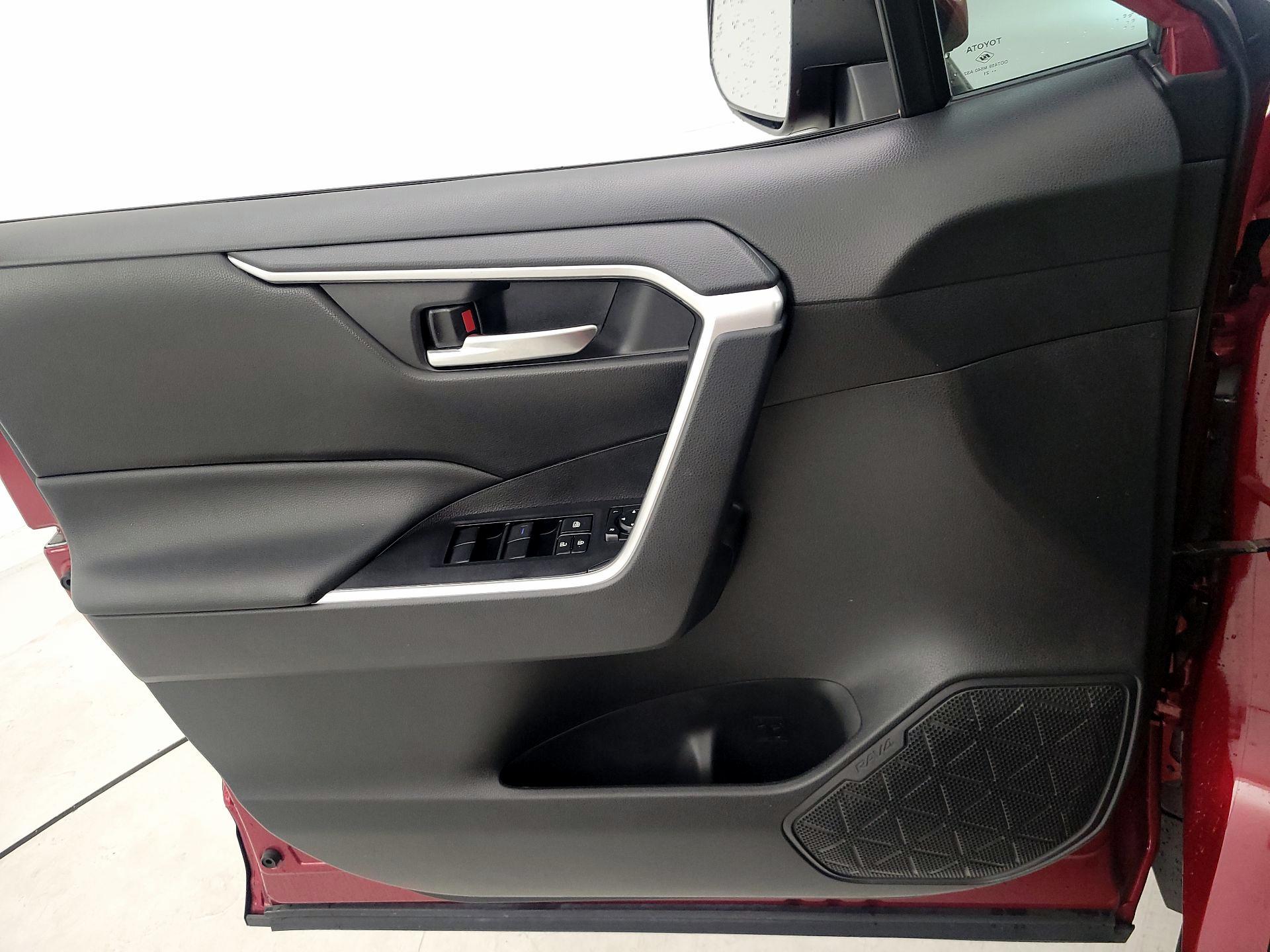 Thumbnail: 2021 Toyota RAV4 - 12