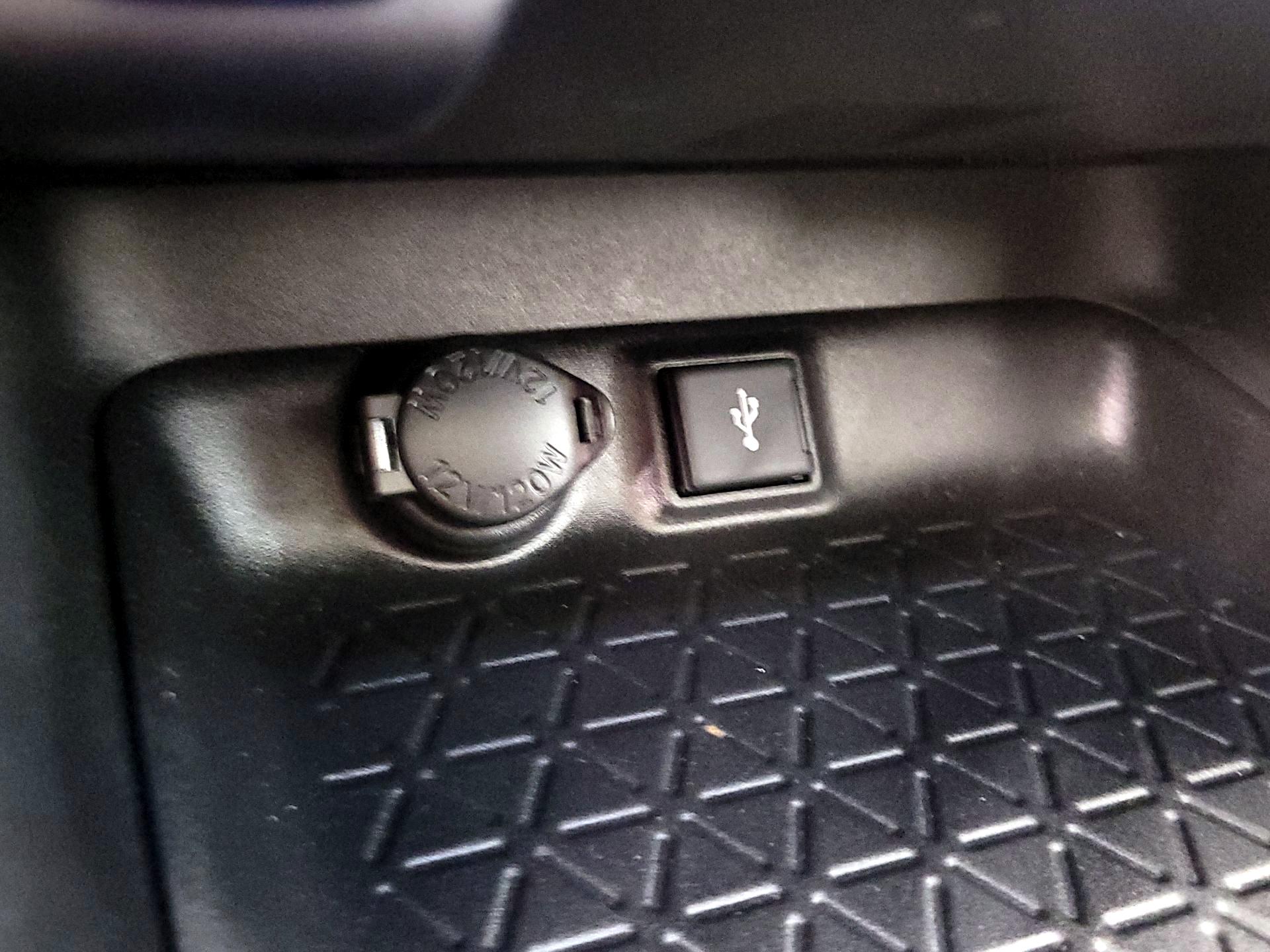 Thumbnail: 2021 Toyota RAV4 - 19