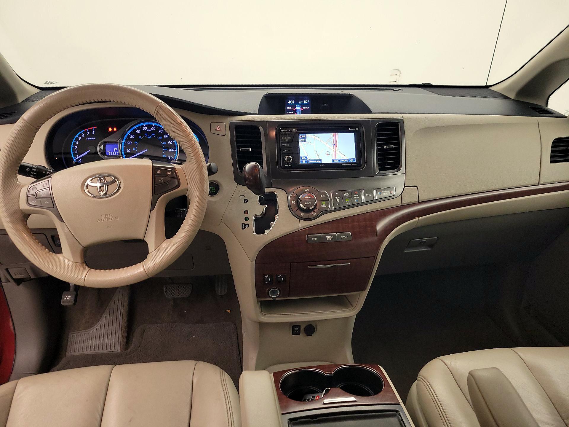 Thumbnail: 2014 Toyota Sienna - 9