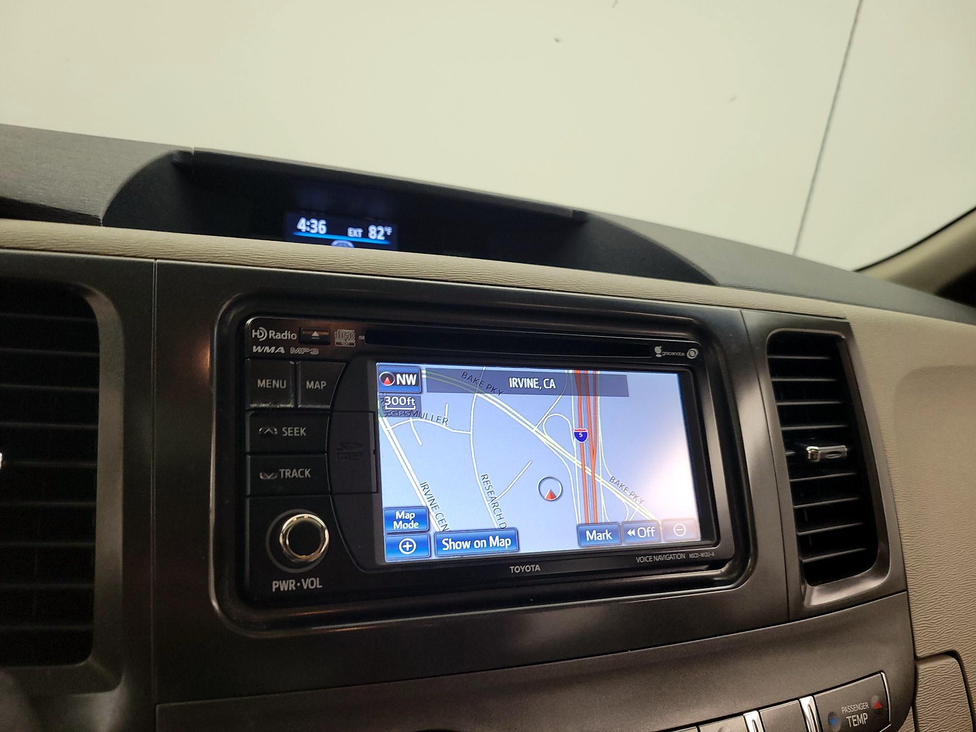 Thumbnail: 2014 Toyota Sienna - 14