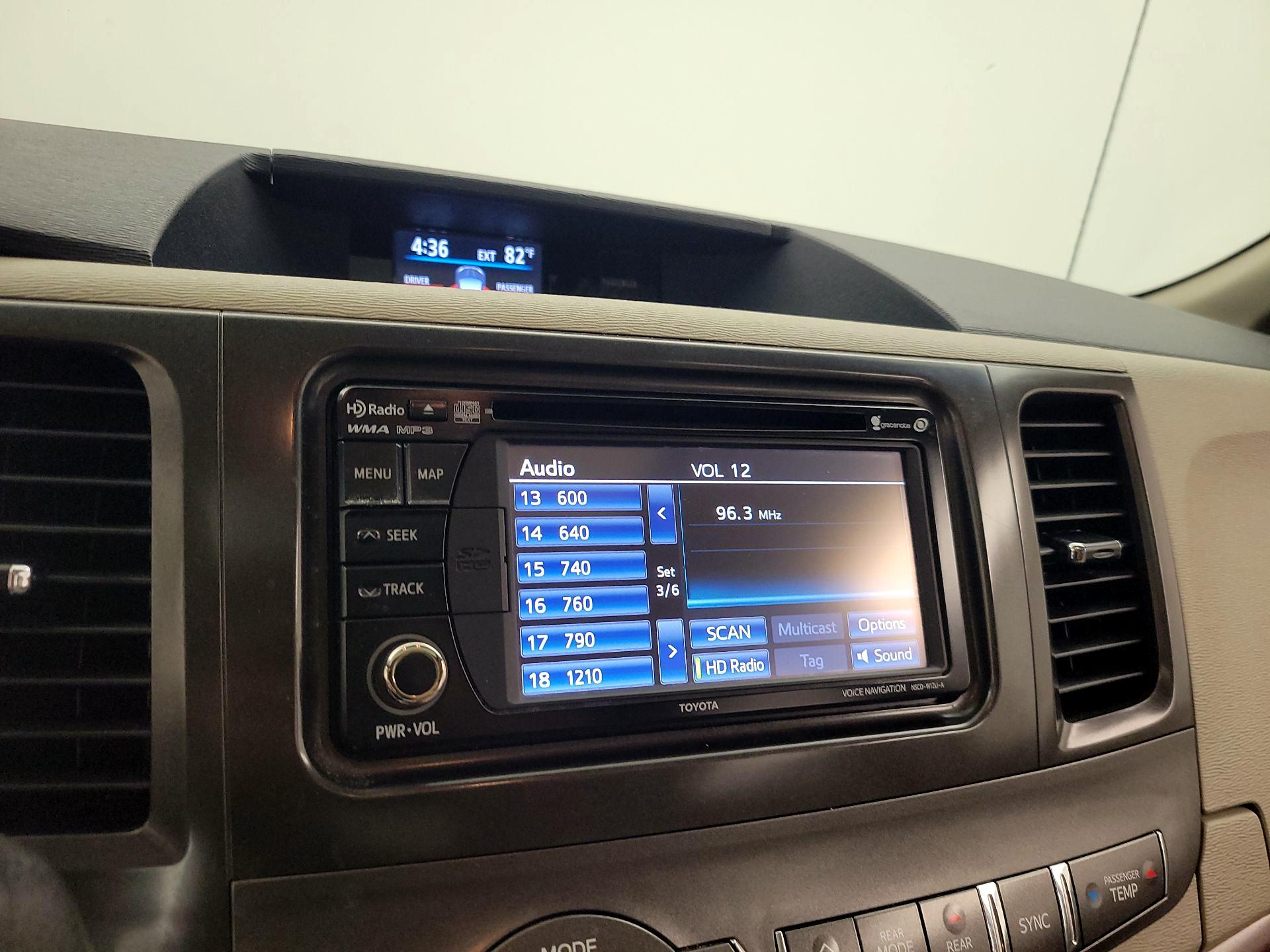 Thumbnail: 2014 Toyota Sienna - 16