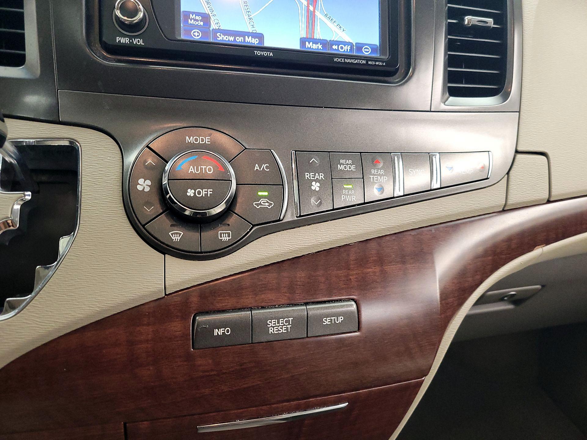 Thumbnail: 2014 Toyota Sienna - 17
