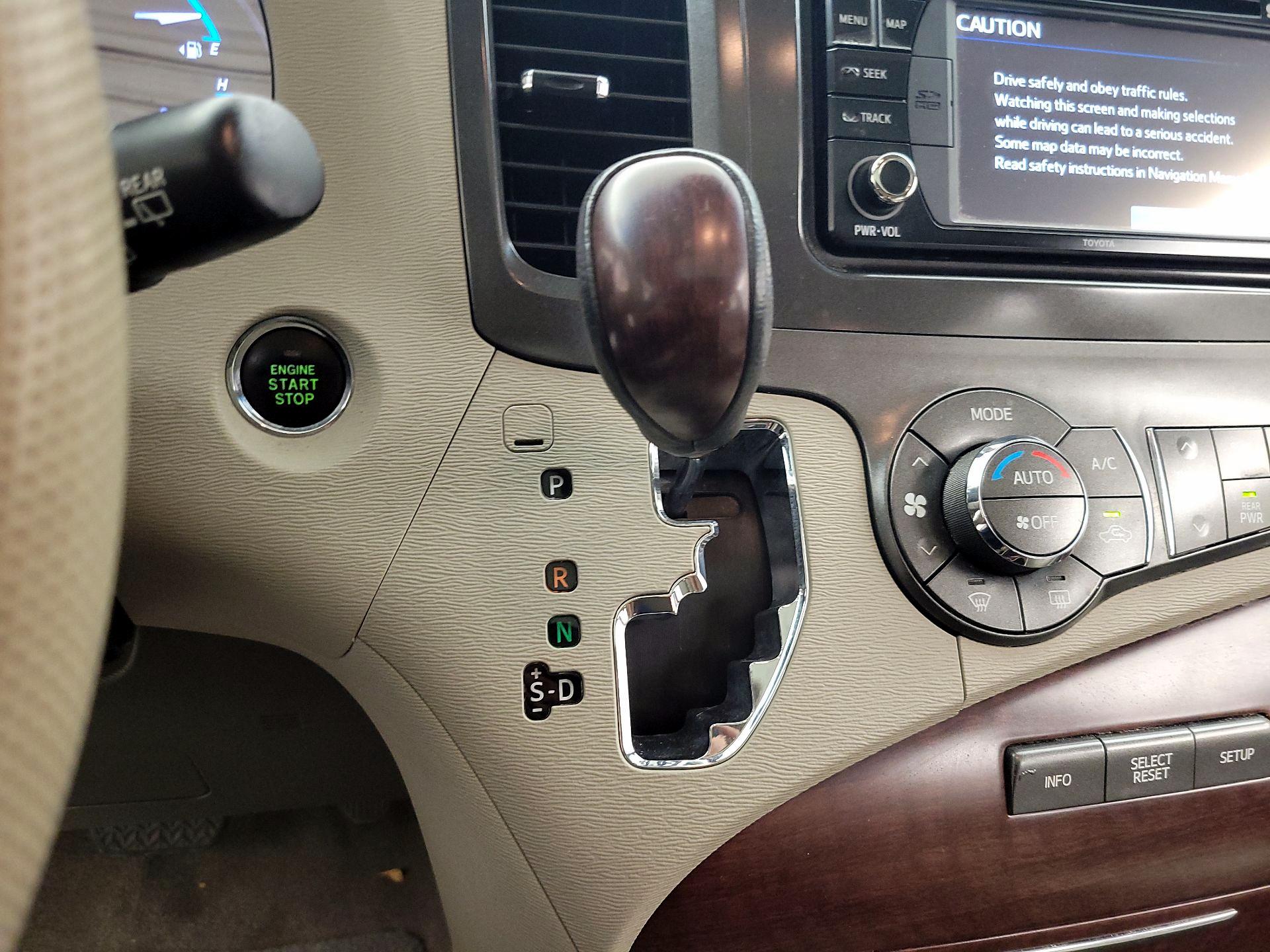Thumbnail: 2014 Toyota Sienna - 18