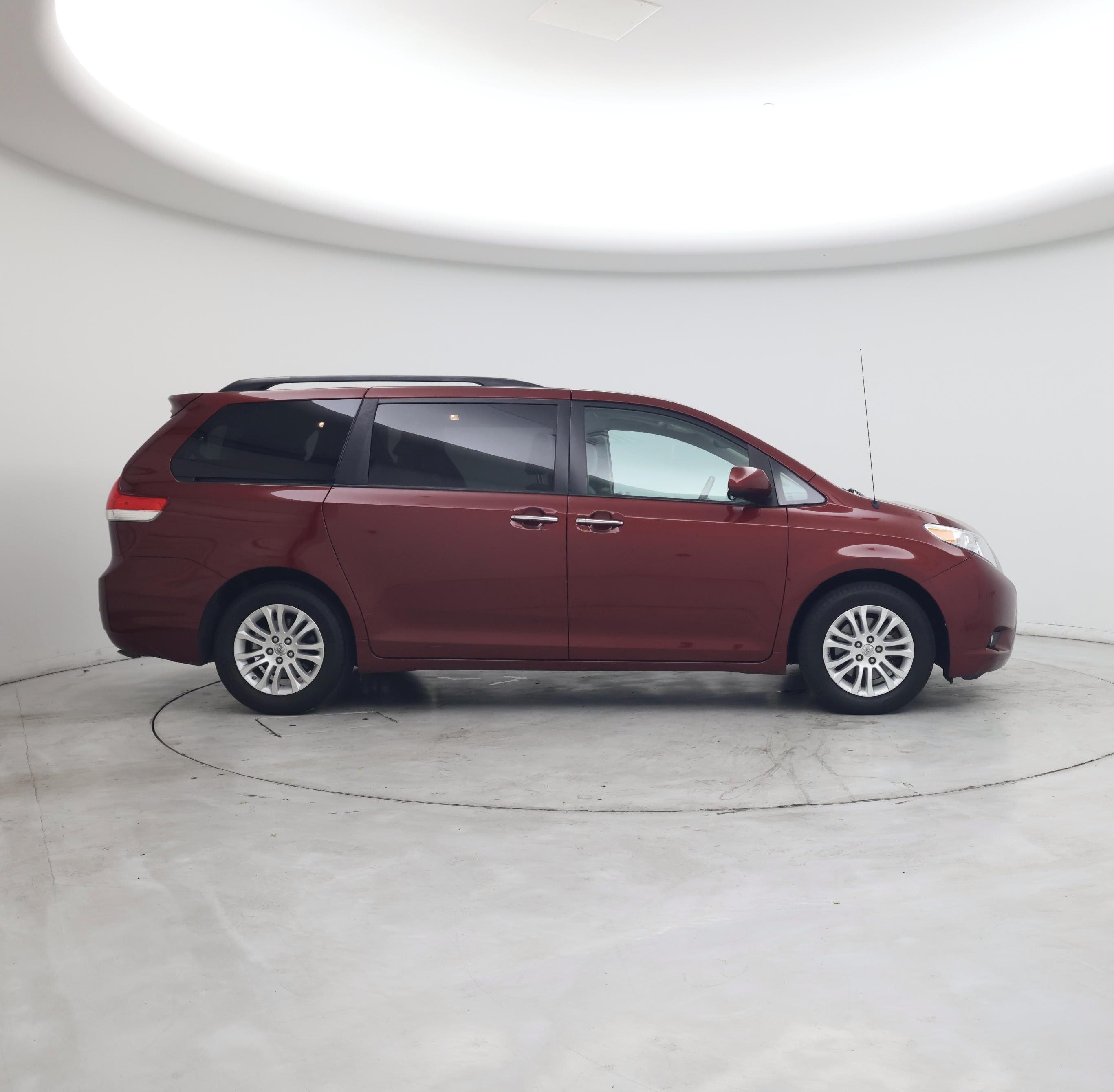 Thumbnail: 2014 Toyota Sienna - 7