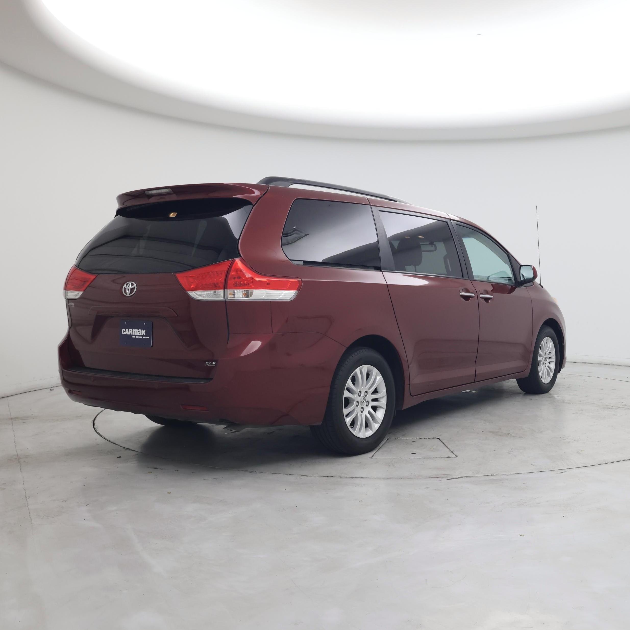 Thumbnail: 2014 Toyota Sienna - 8