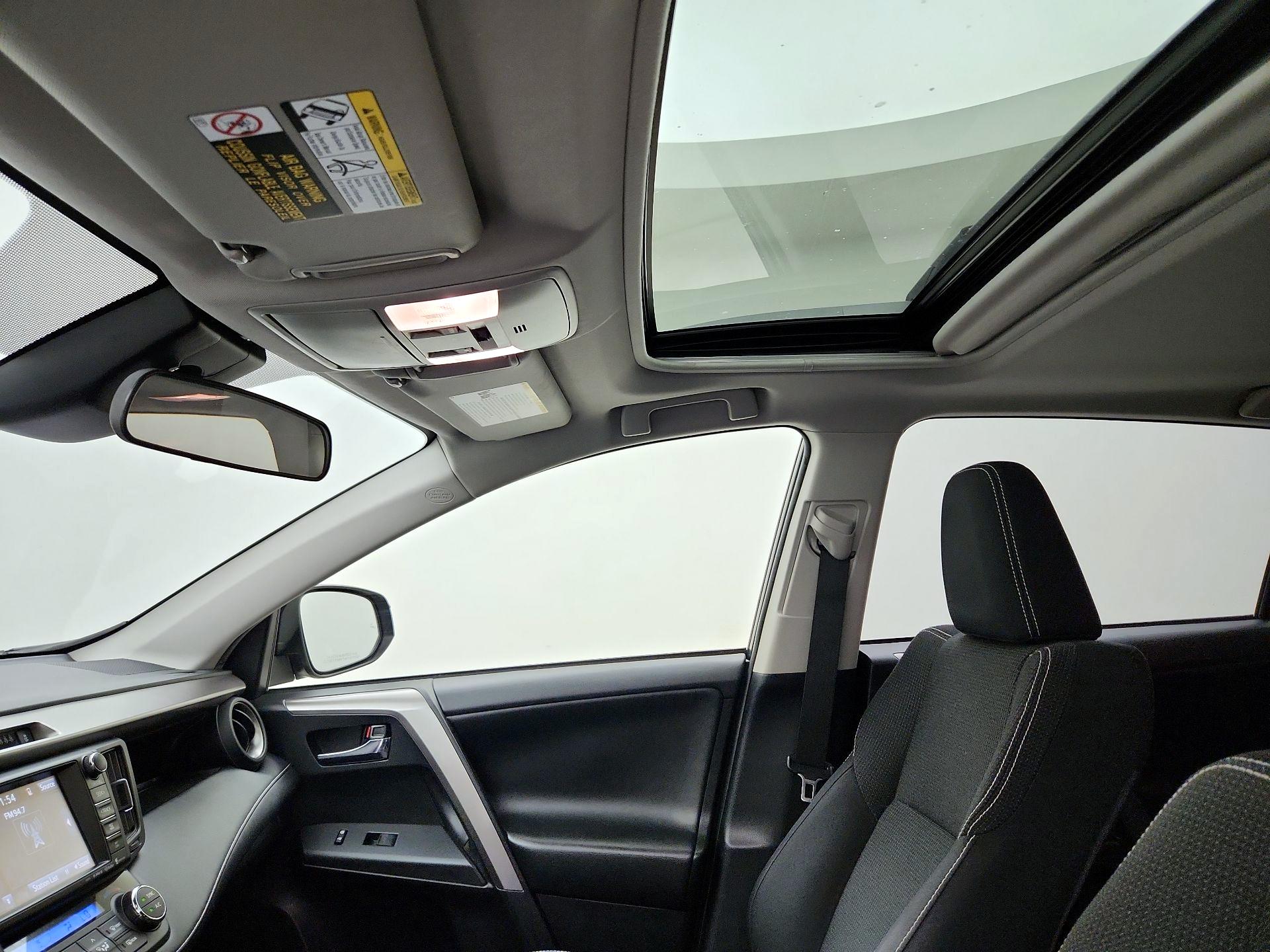 Thumbnail: 2018 Toyota RAV4 - 19