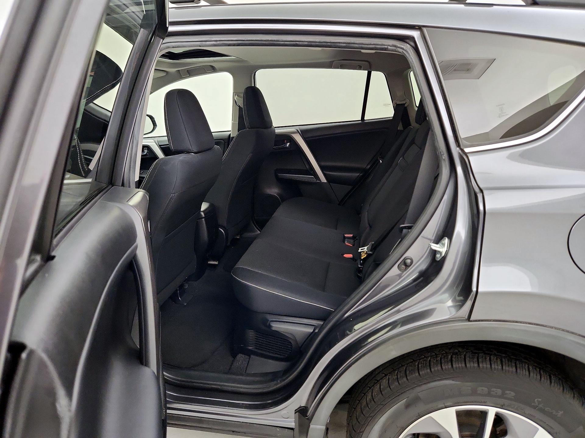 Thumbnail: 2018 Toyota RAV4 - 20