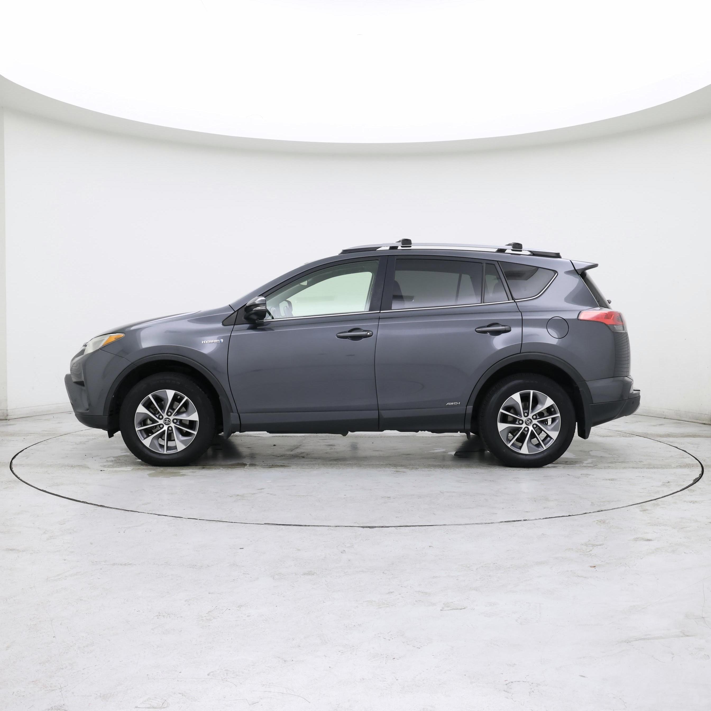 Thumbnail: 2018 Toyota RAV4 - 3