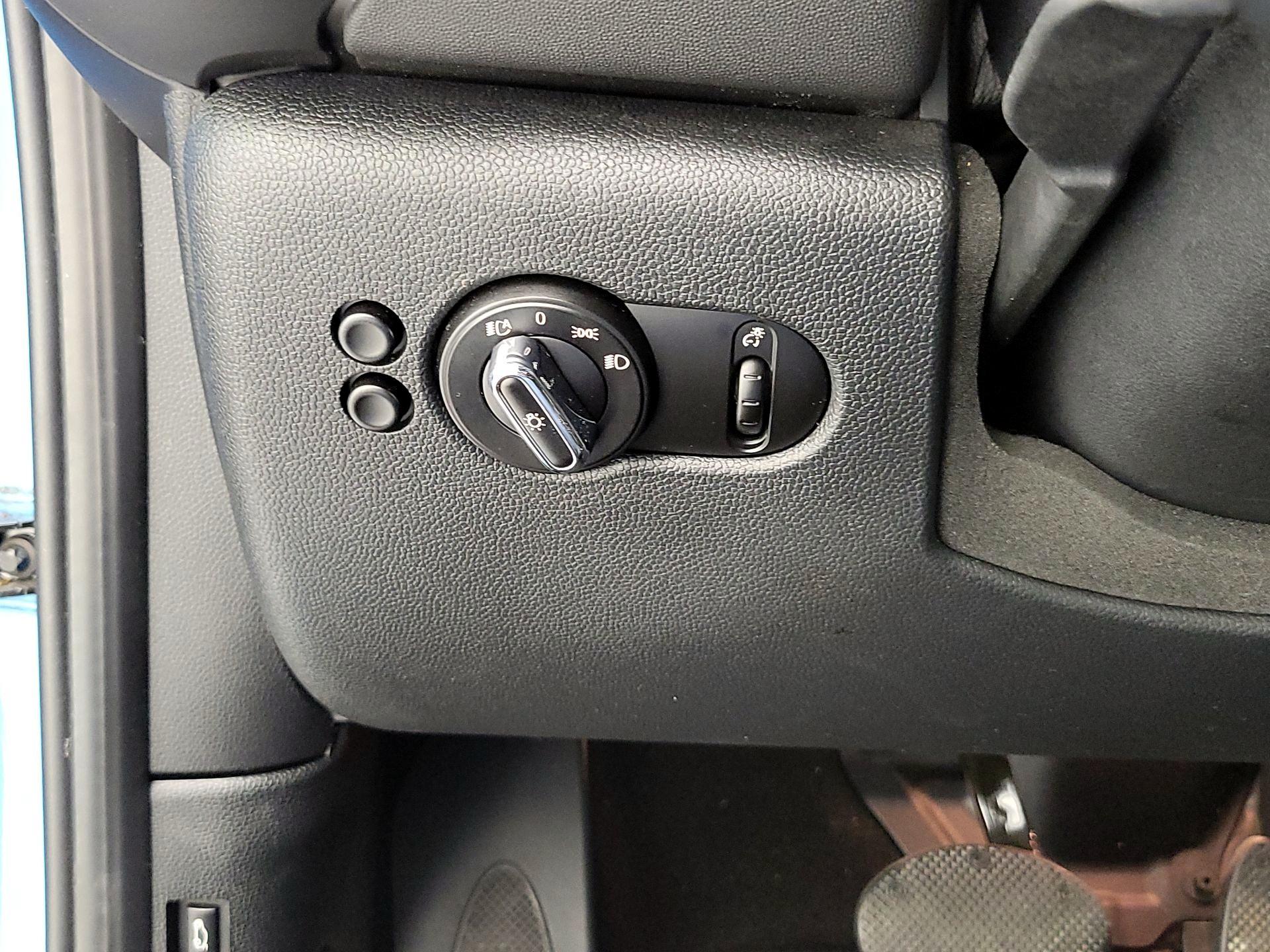 Thumbnail: 2016 MINI Cooper Hardtop - 13