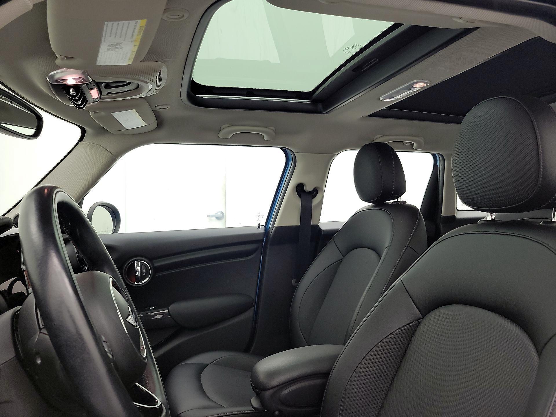 Thumbnail: 2016 MINI Cooper Hardtop - 18