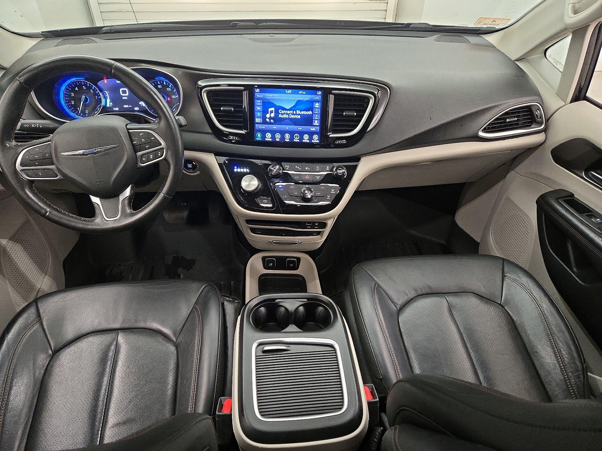Thumbnail: 2020 Chrysler Pacifica - 9