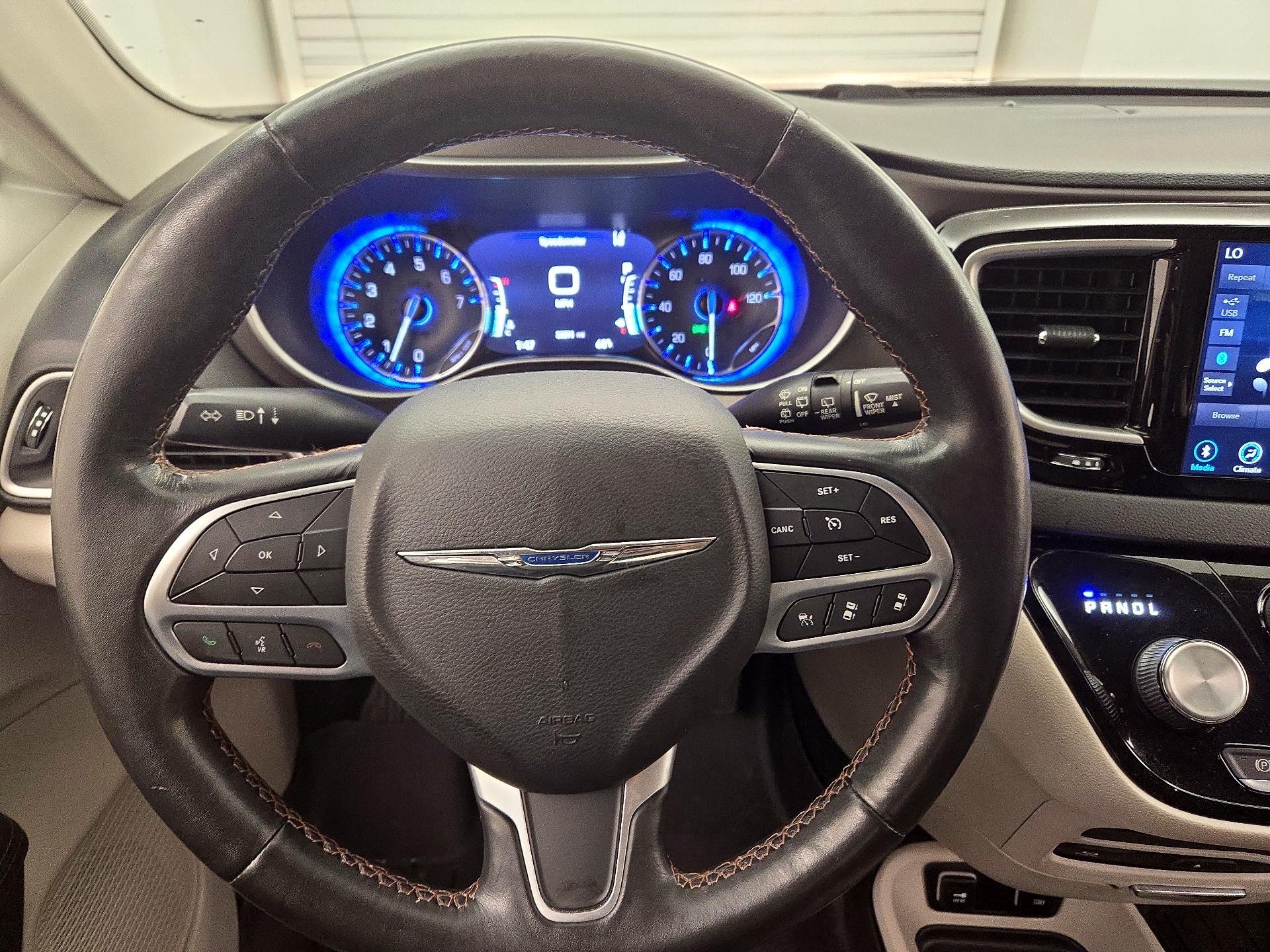 Thumbnail: 2020 Chrysler Pacifica - 10