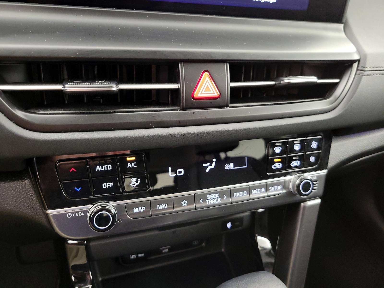 2025 Kia Seltos EX - Photo 18